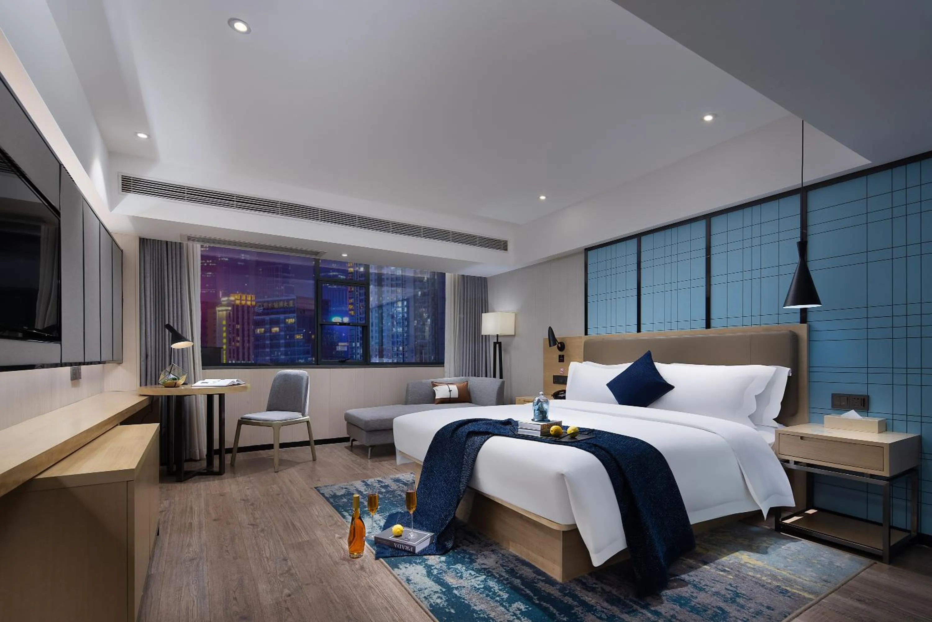 Photo of the whole room, Bed in Echarm Hotel - Xi'an Tai'ao Plaza Baijiakou Metro Station