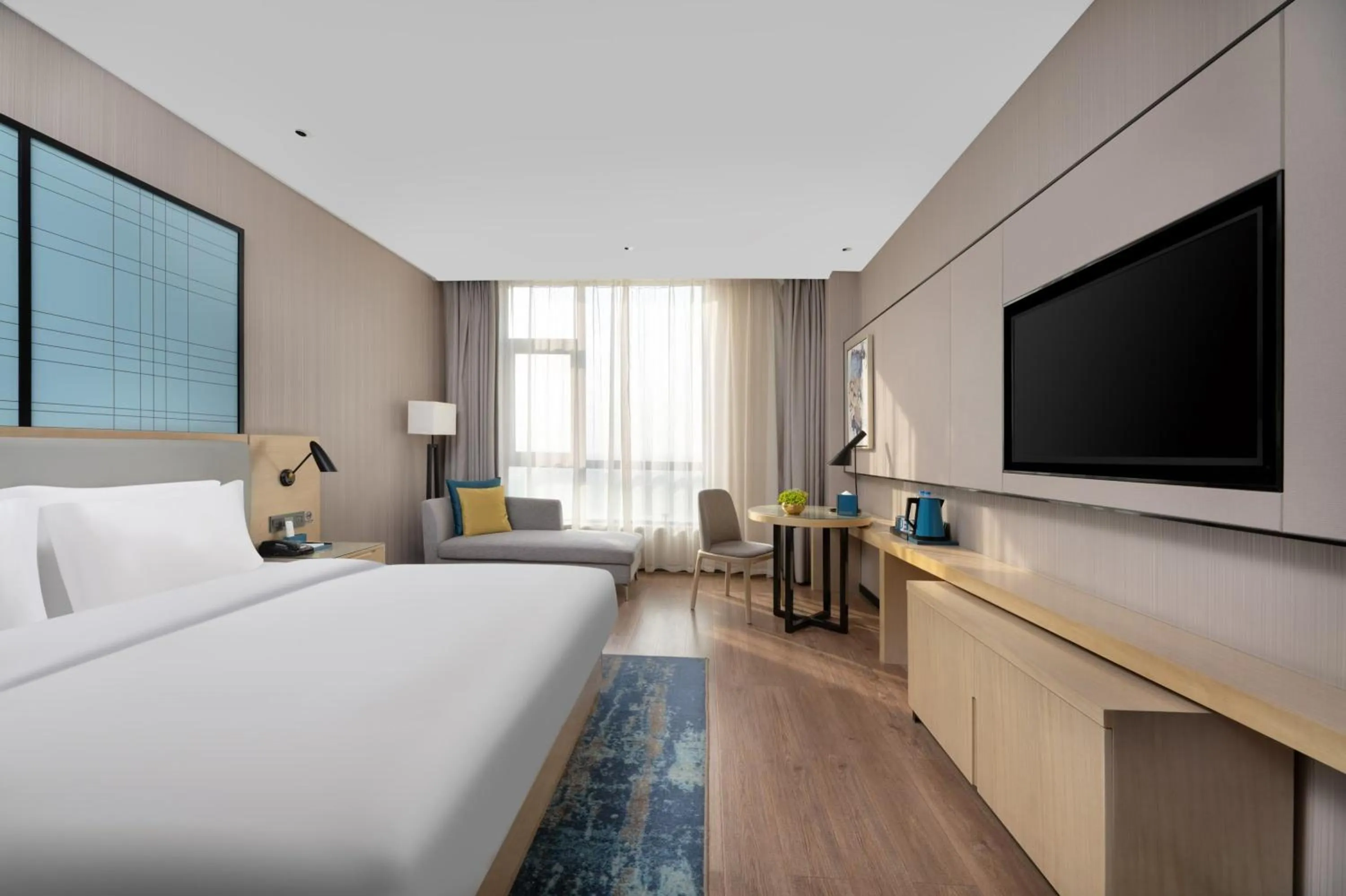 Photo of the whole room, Bed in Echarm Hotel - Xi'an Tai'ao Plaza Baijiakou Metro Station