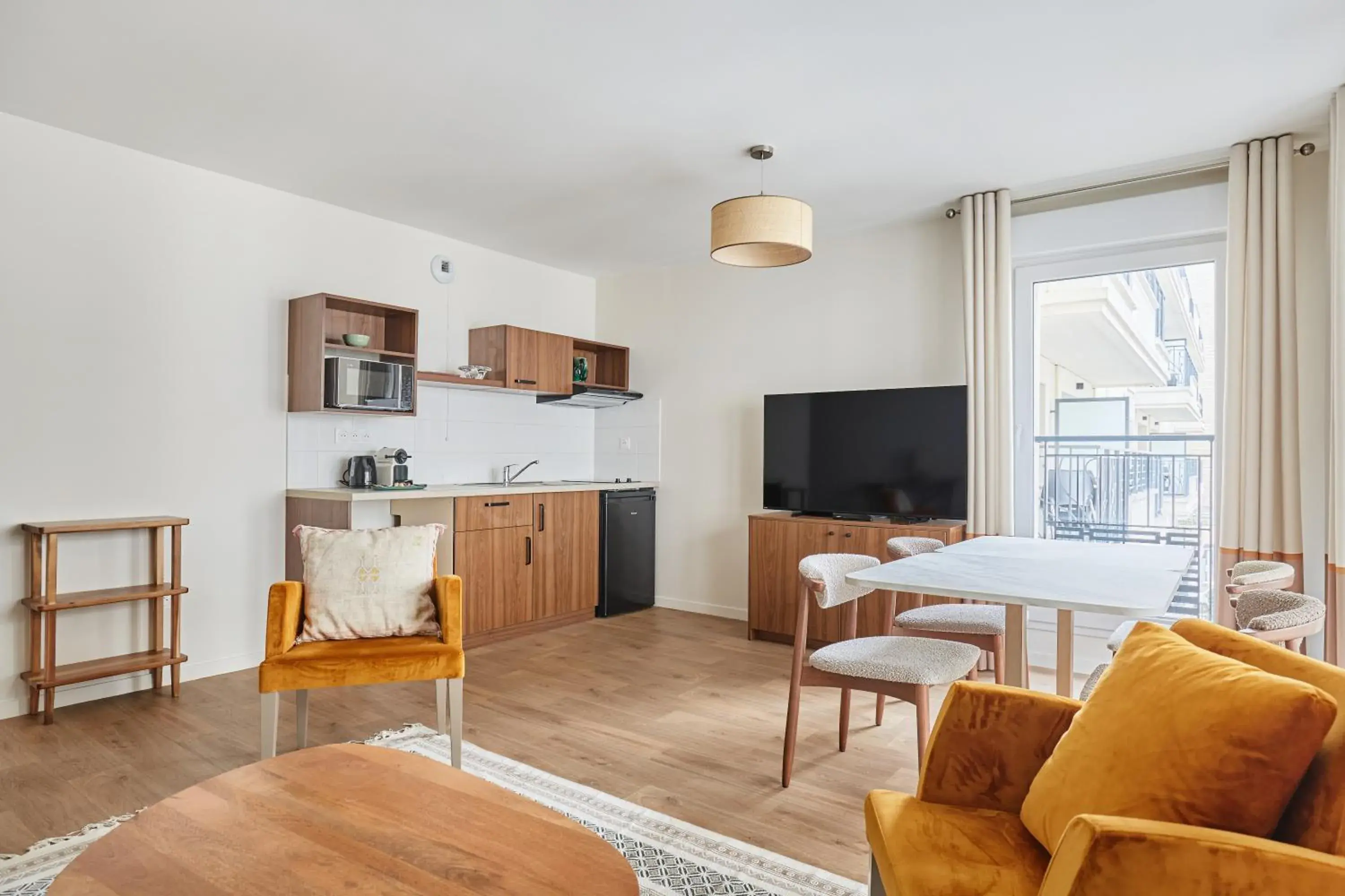 Two-Bedroom Apartment with Balcony in Appart Hotel Paris Levallois Maurice Ravel Two-Bedroom Apartment with Balcony in Appart Hotel Paris Levallois Maurice Ravel