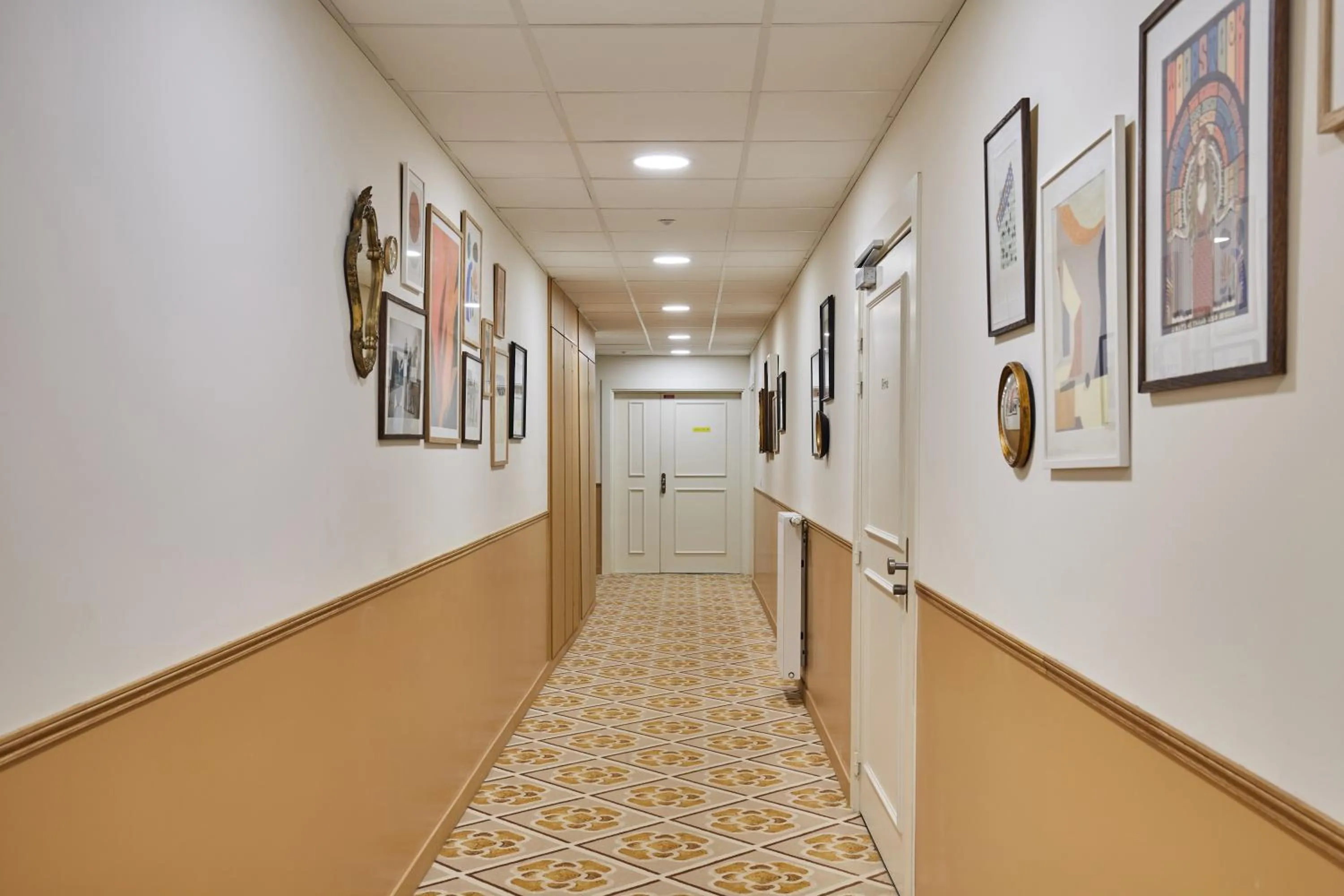 Property building in Appart Hotel Paris Levallois Maurice Ravel