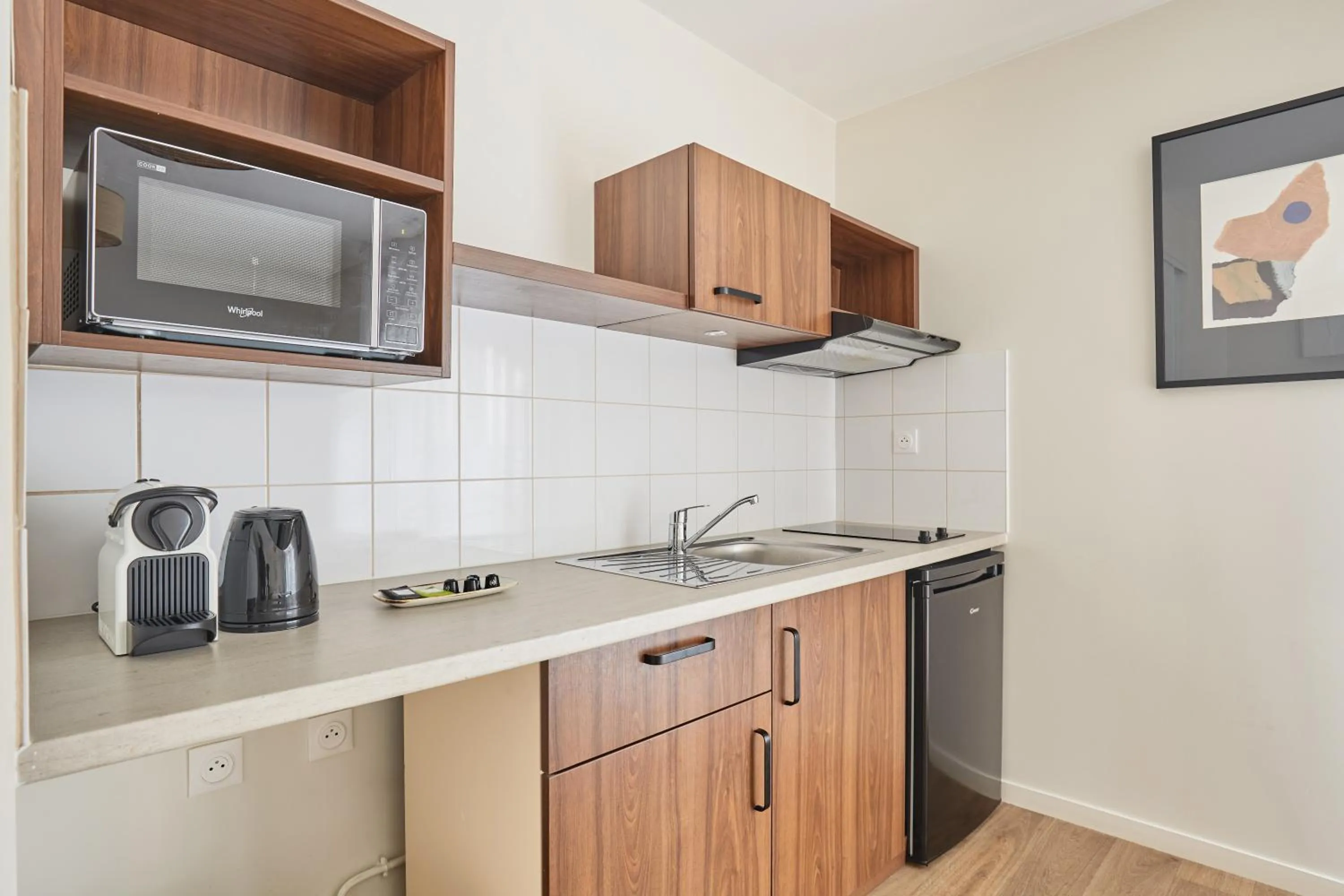 stove in Appart Hotel Paris Levallois Maurice Ravel