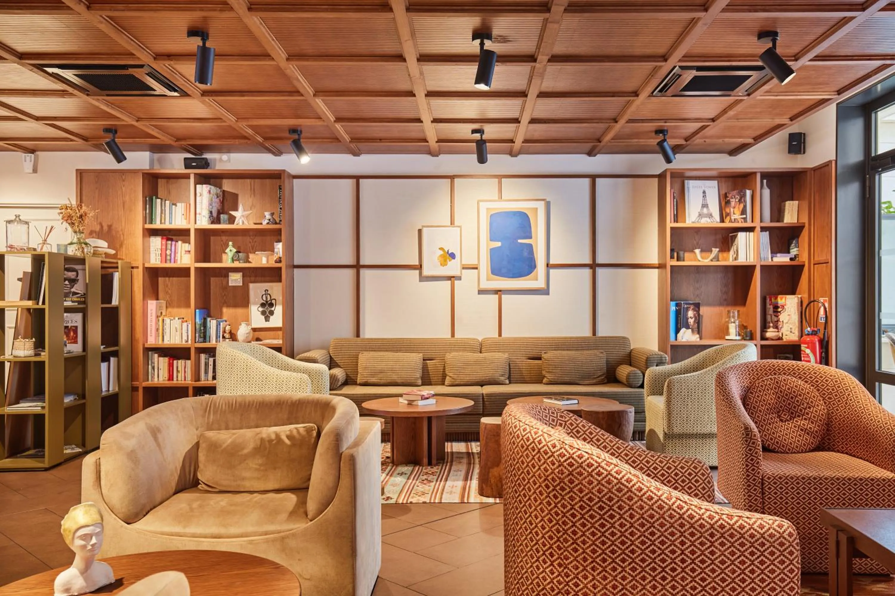 Library in Appart Hotel Paris Levallois Maurice Ravel