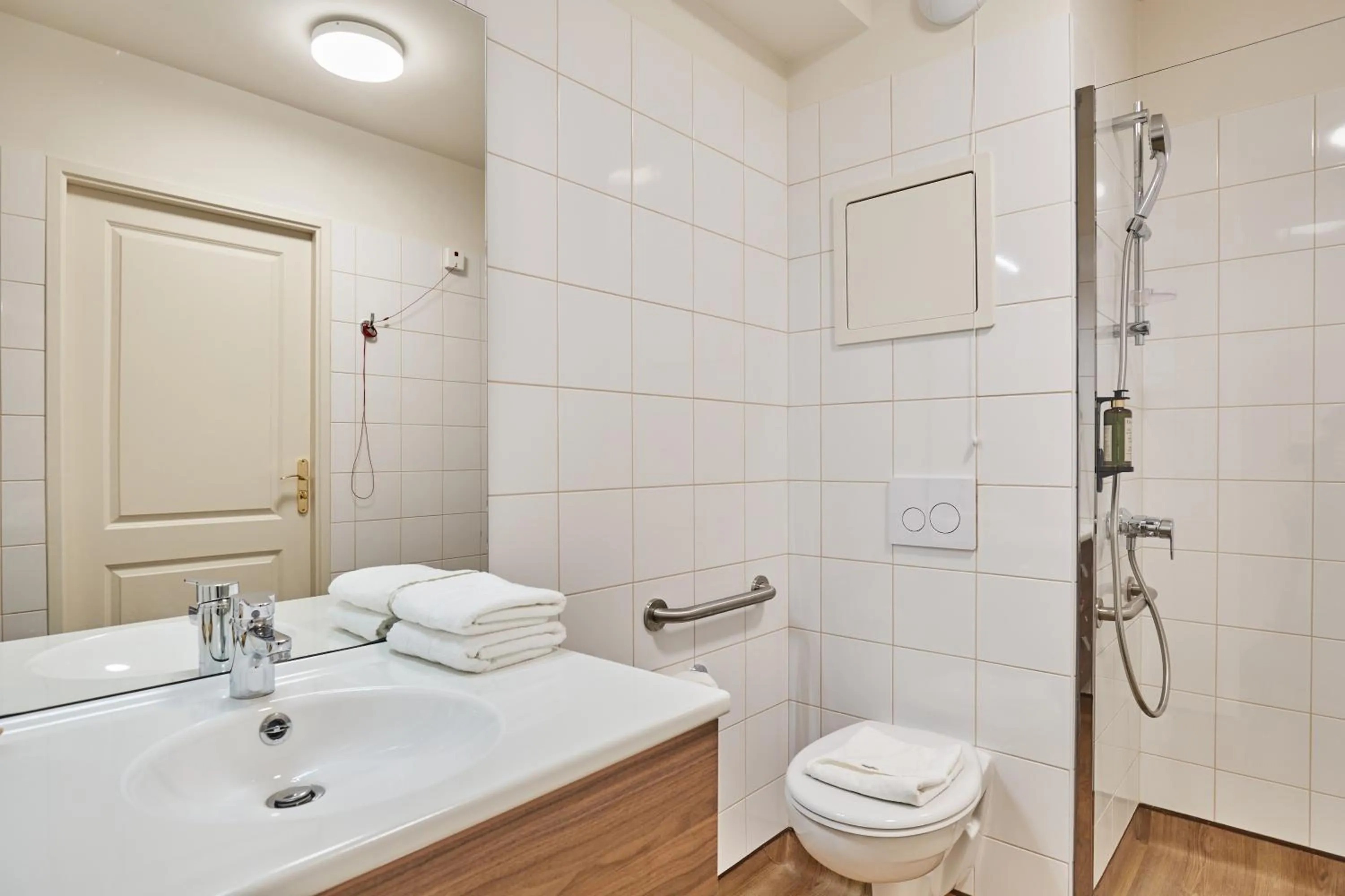 Bathroom in Appart Hotel Paris Levallois Maurice Ravel