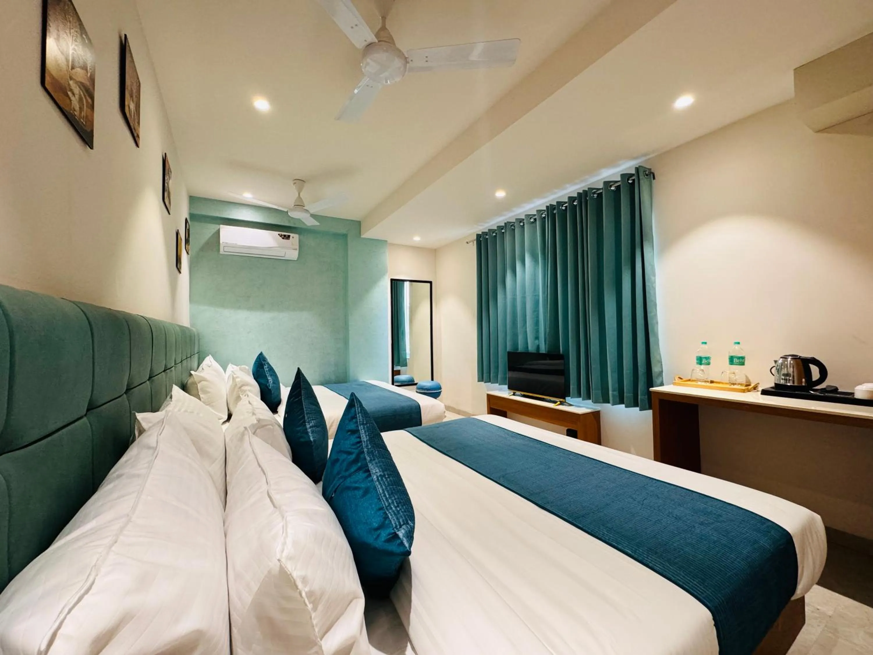 Living room, Bed in Hotel Rudhav Palace