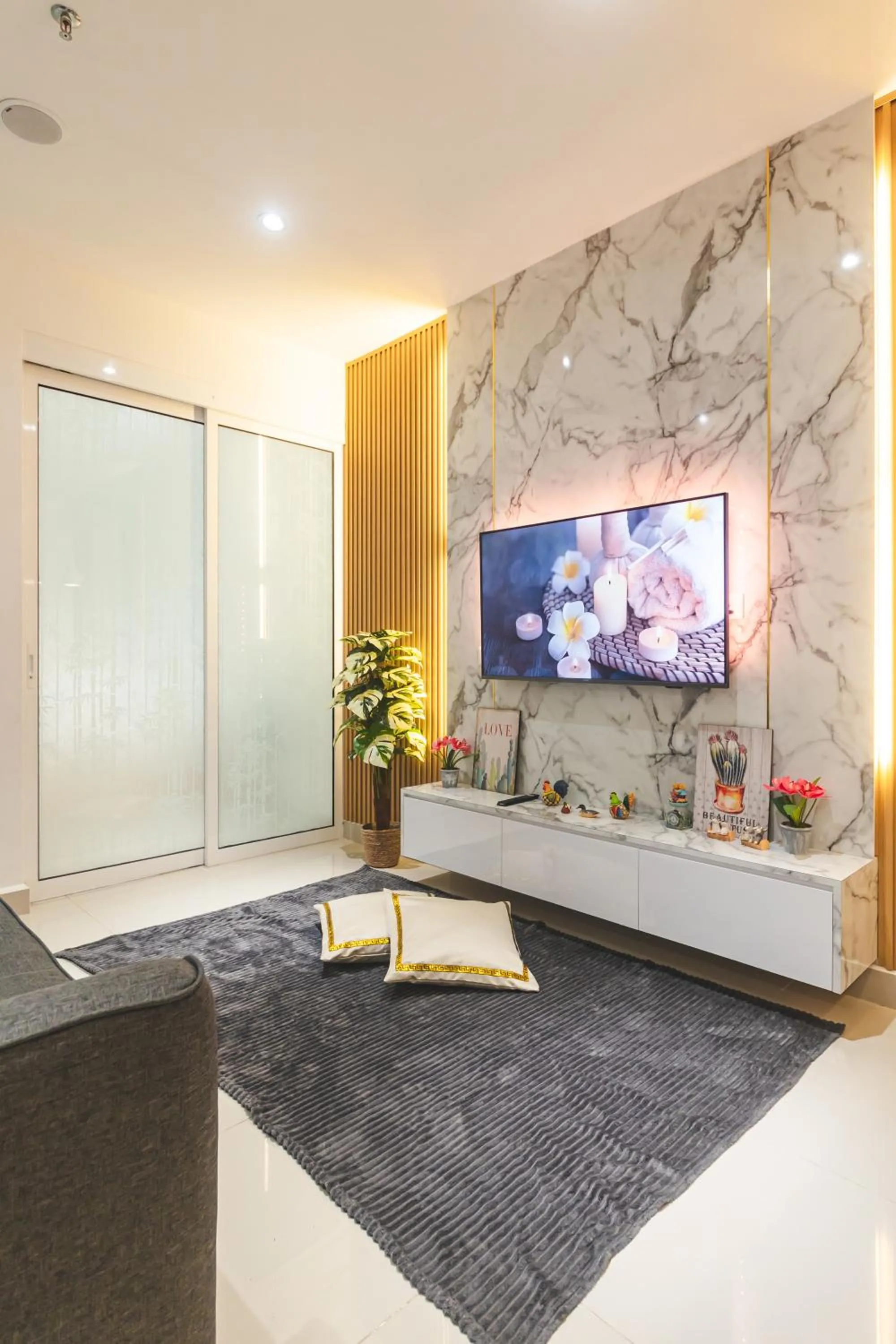 Beautiful Seaview Suites at The Shore Kota Kinabalu