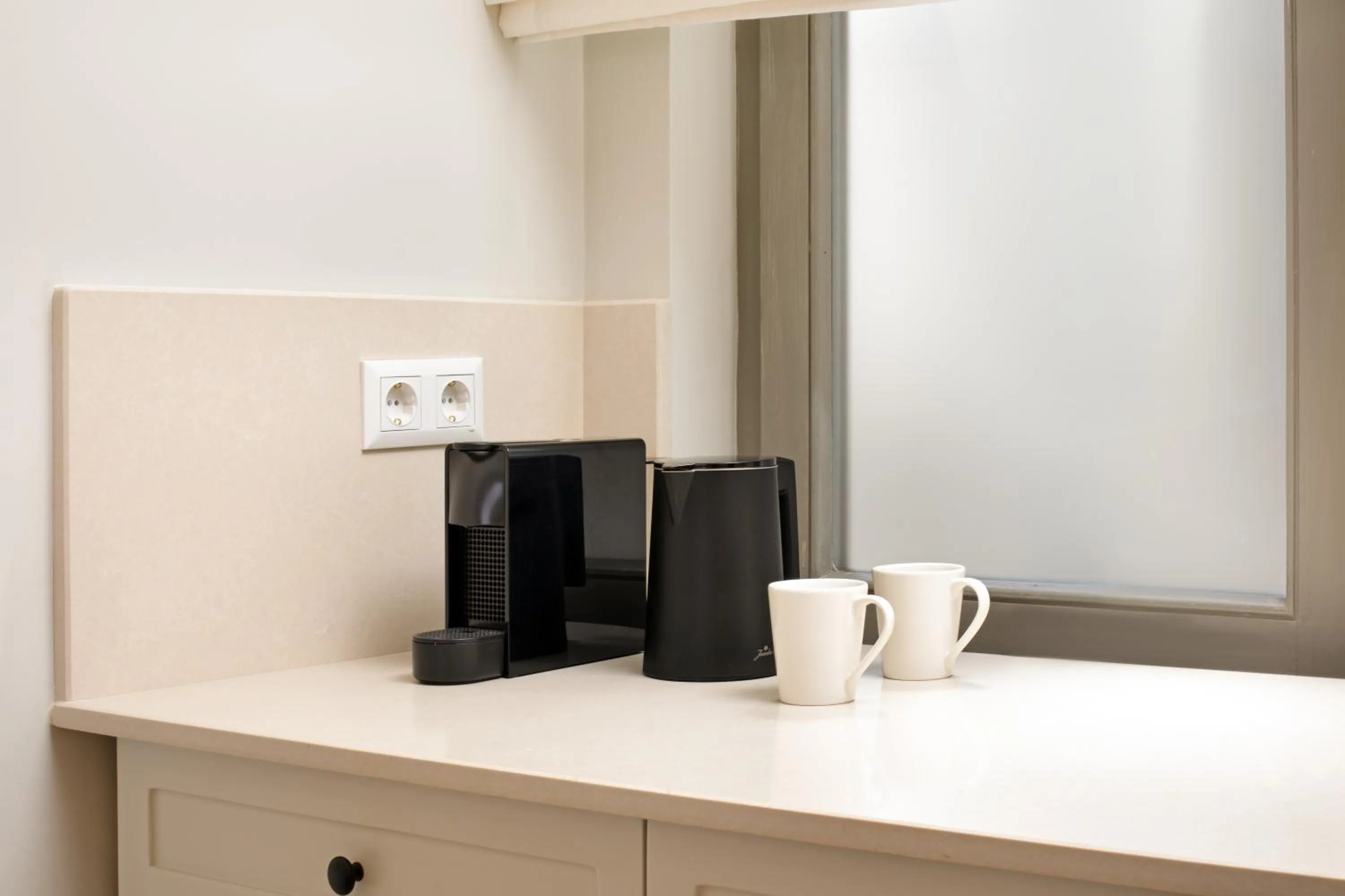 Coffee/tea facilities in Vucino Suites