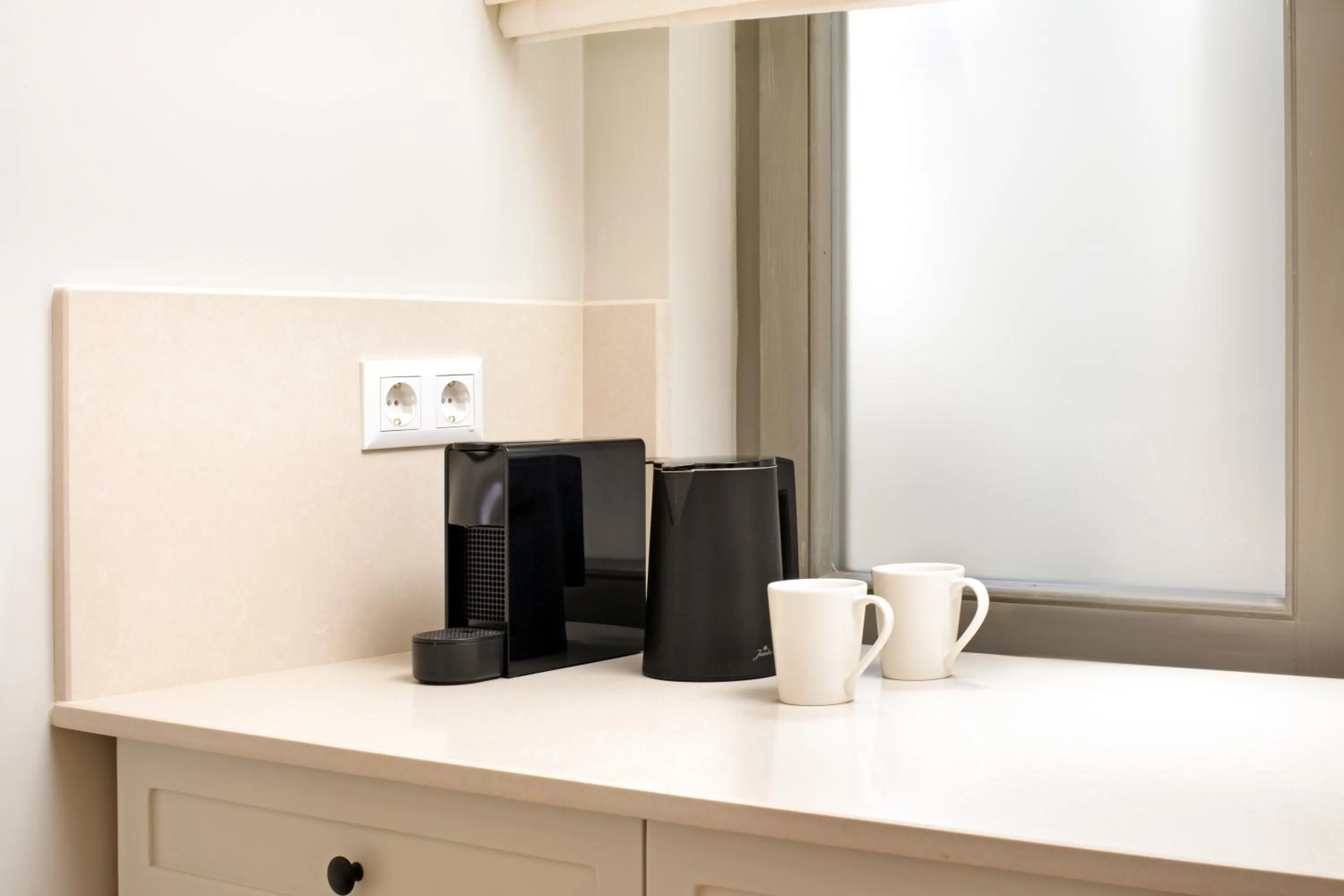 Coffee/tea facilities in Vucino Suites