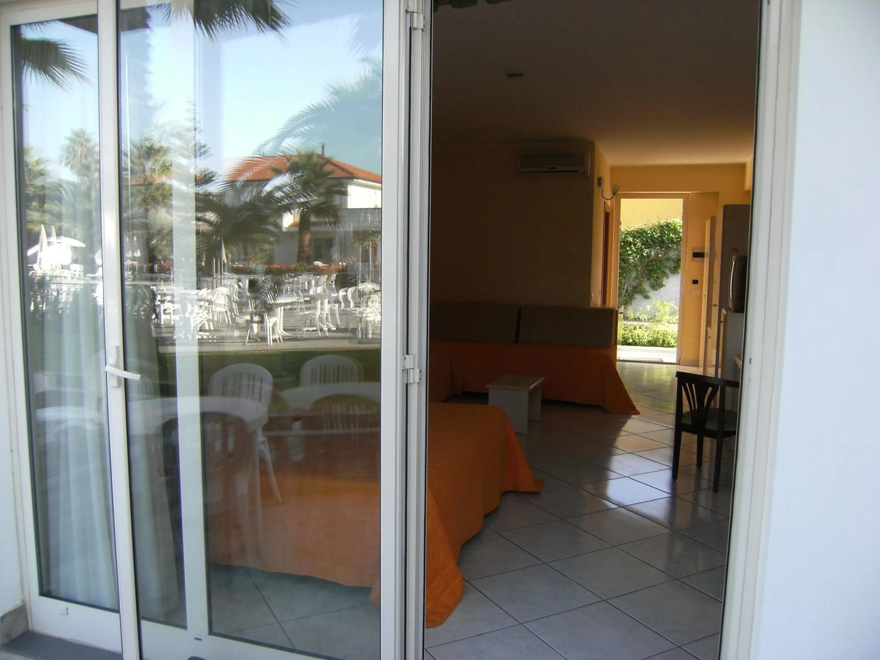 Bed in King's House Hotel Resort