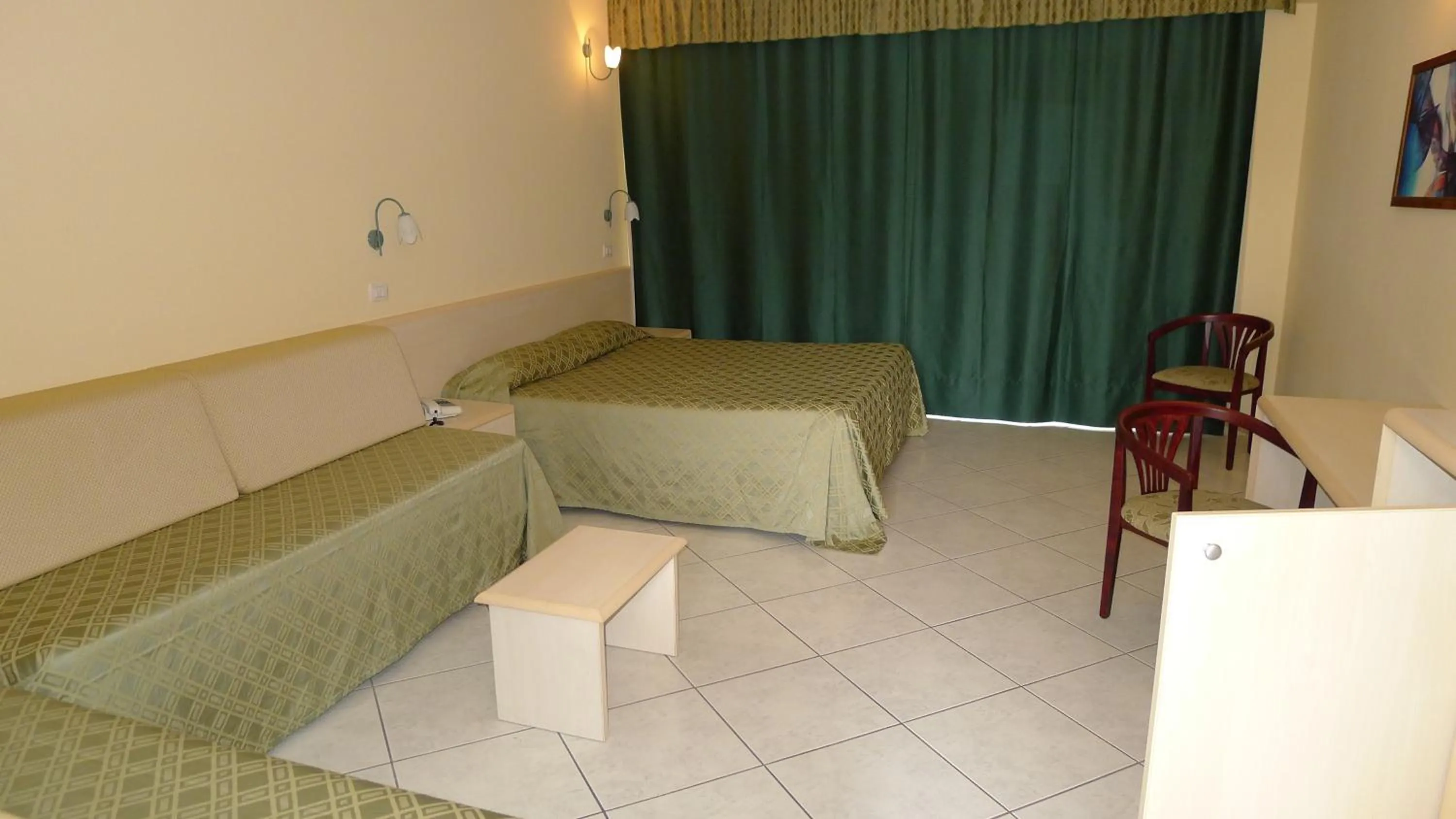 Bed in King's House Hotel Resort