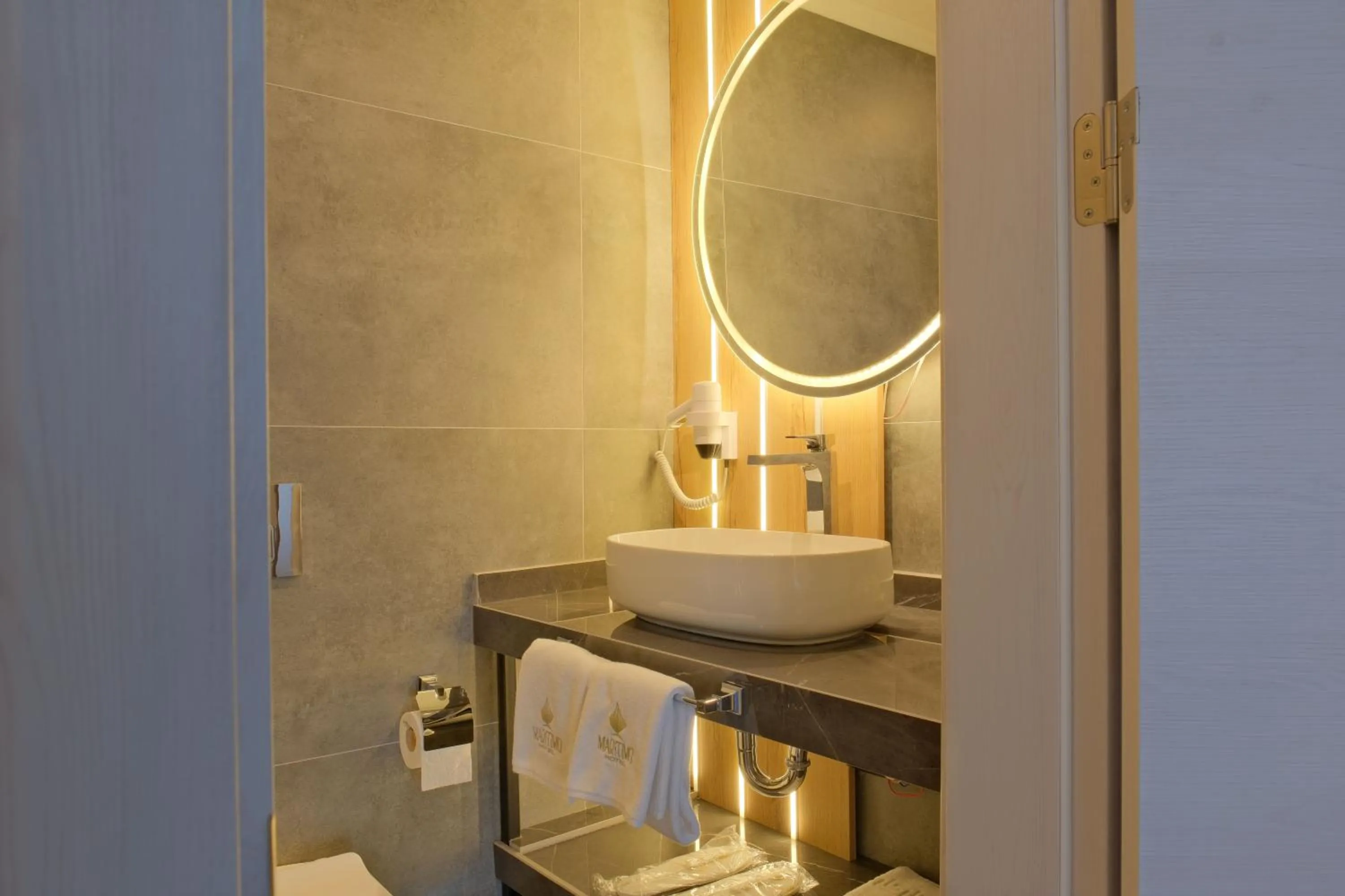 Shower in Maritimo Hotel