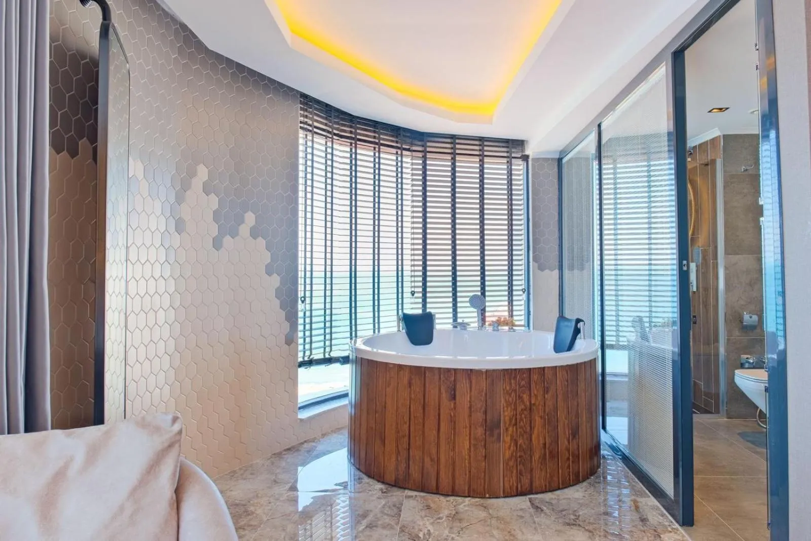 Bathroom in Maritimo Hotel