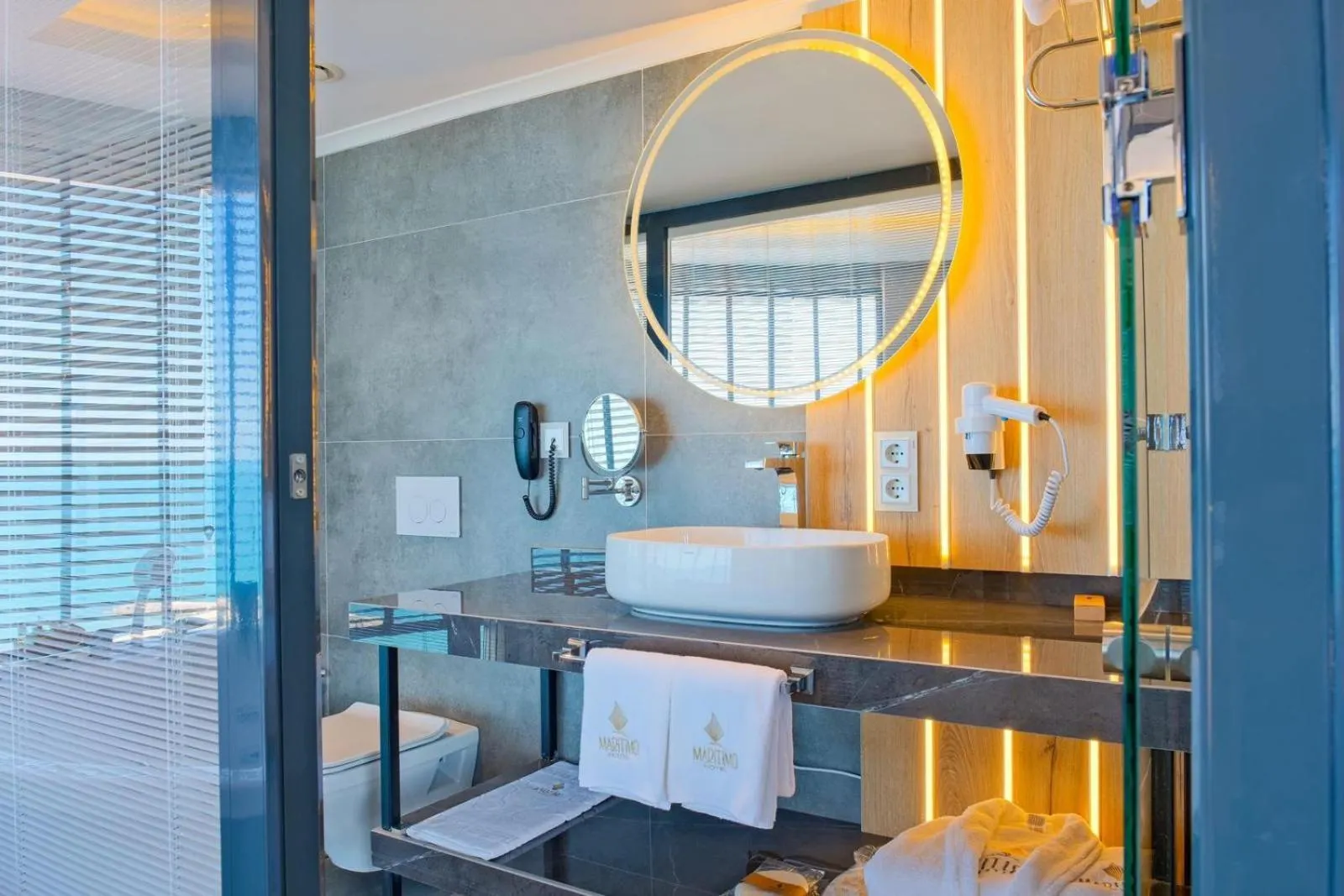 Shower in Maritimo Hotel