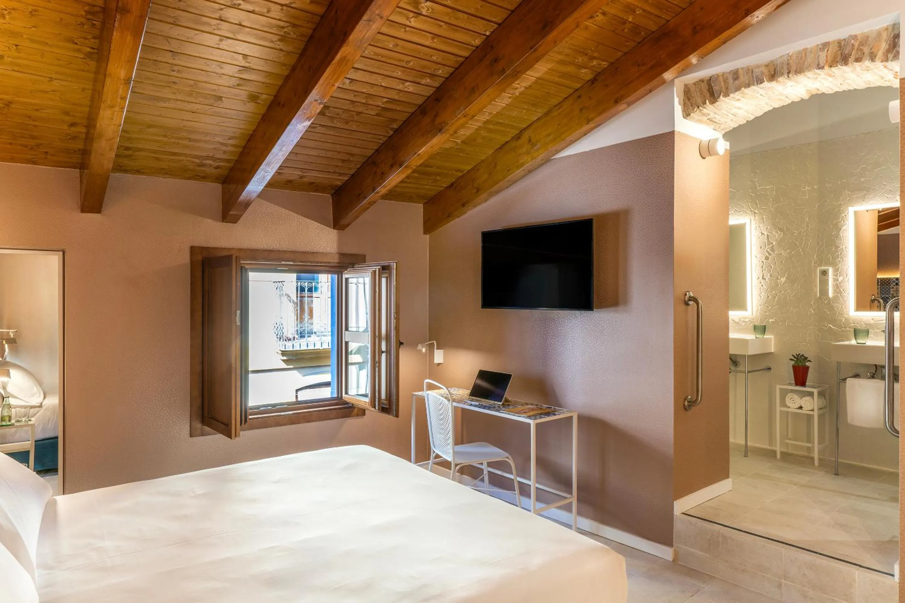 Bathroom, Bed in Axel Hotel Valencia - Adults Only