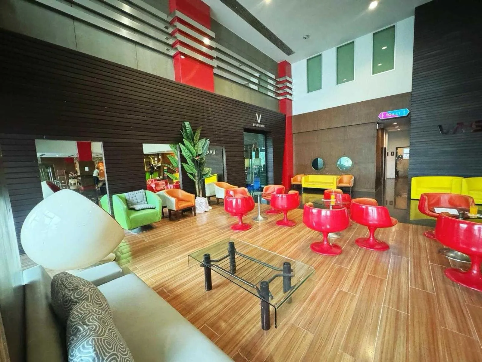 Lobby or reception in Capital O 75514 Vasidtee City Hotel (Suphanburi)