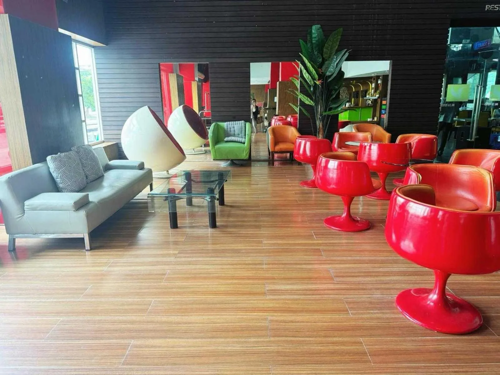 Lobby or reception in Capital O 75514 Vasidtee City Hotel (Suphanburi)