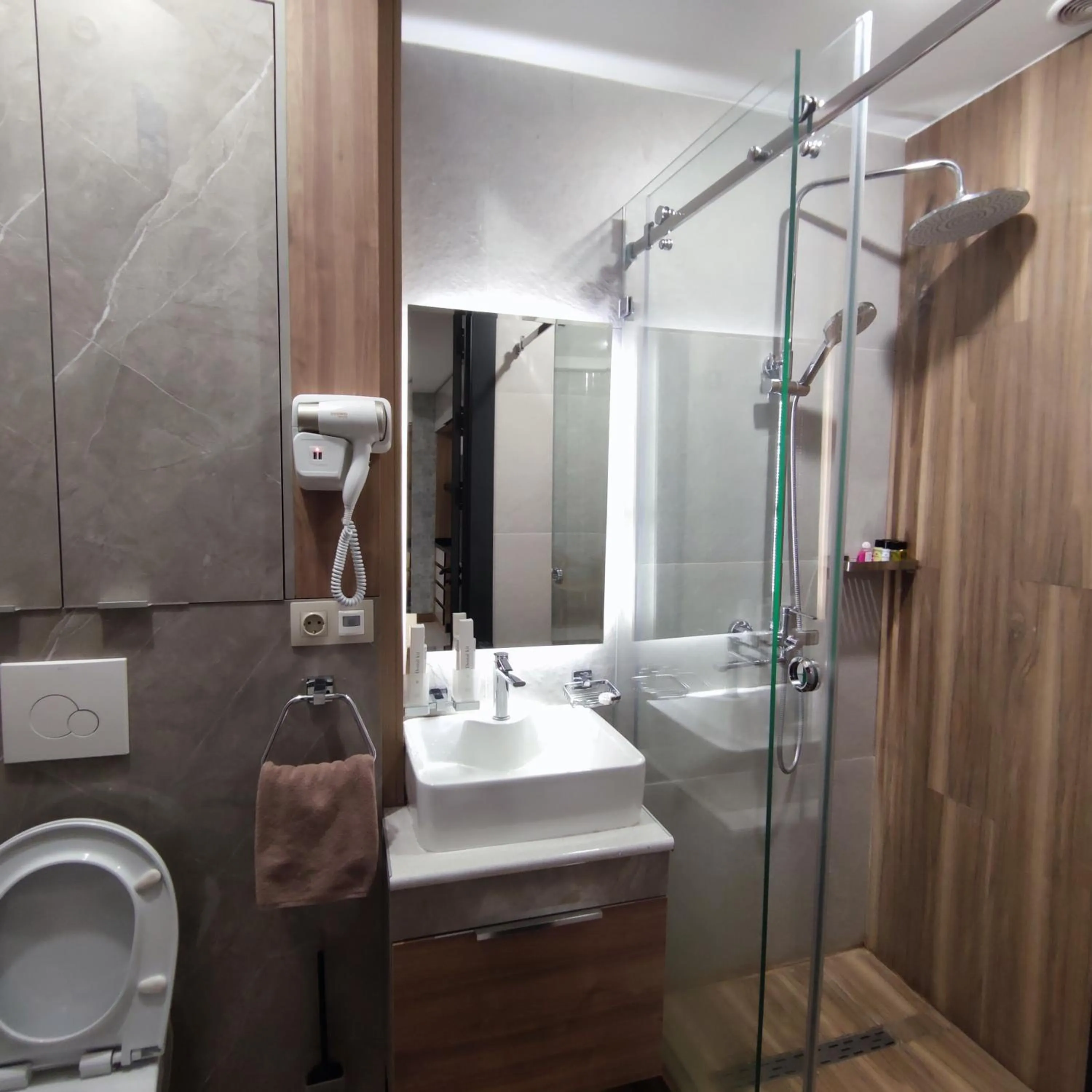 Shower in Badem Garden Apart Hotel