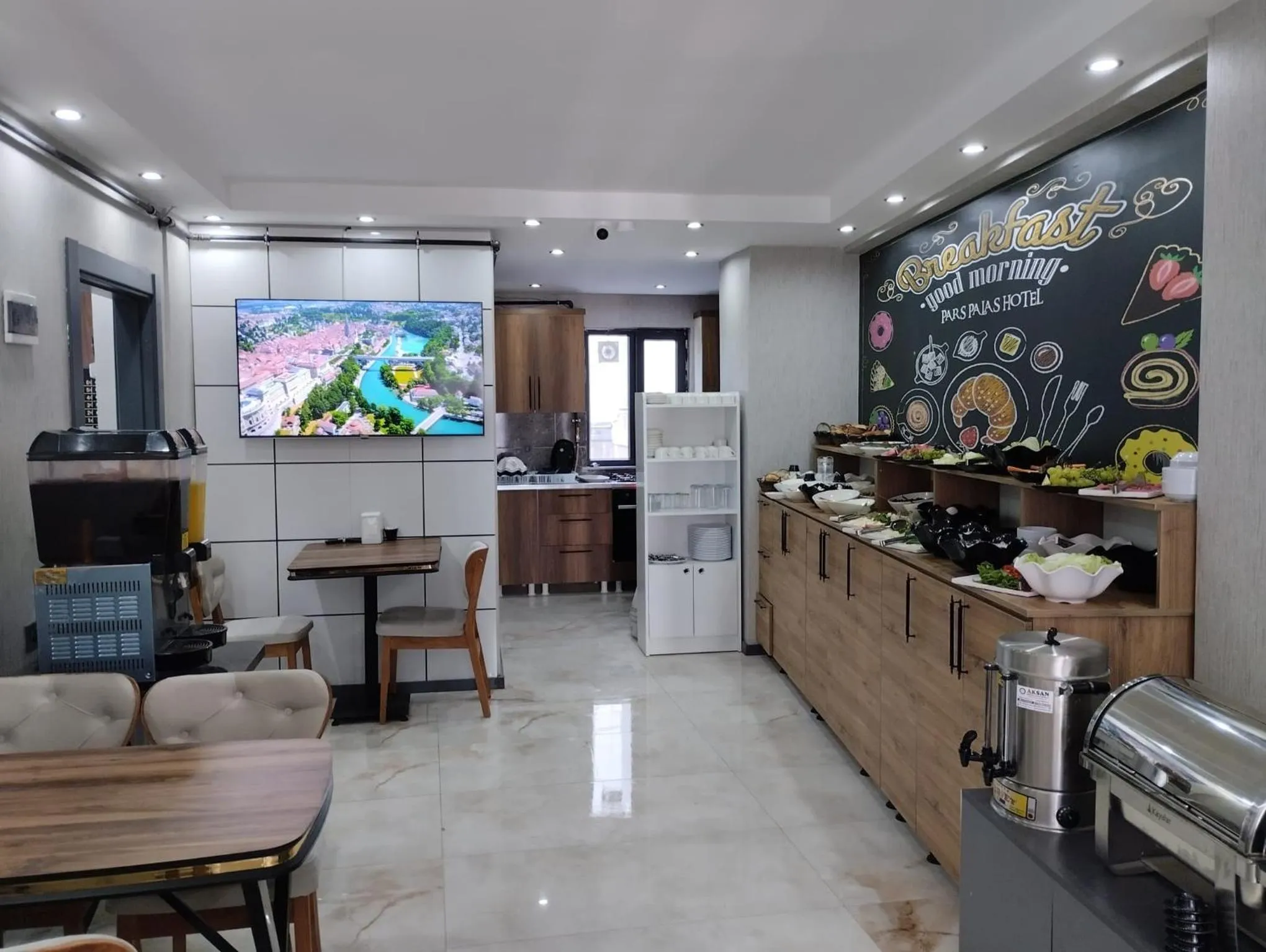 Restaurant/places to eat in Pars Palas Hotel