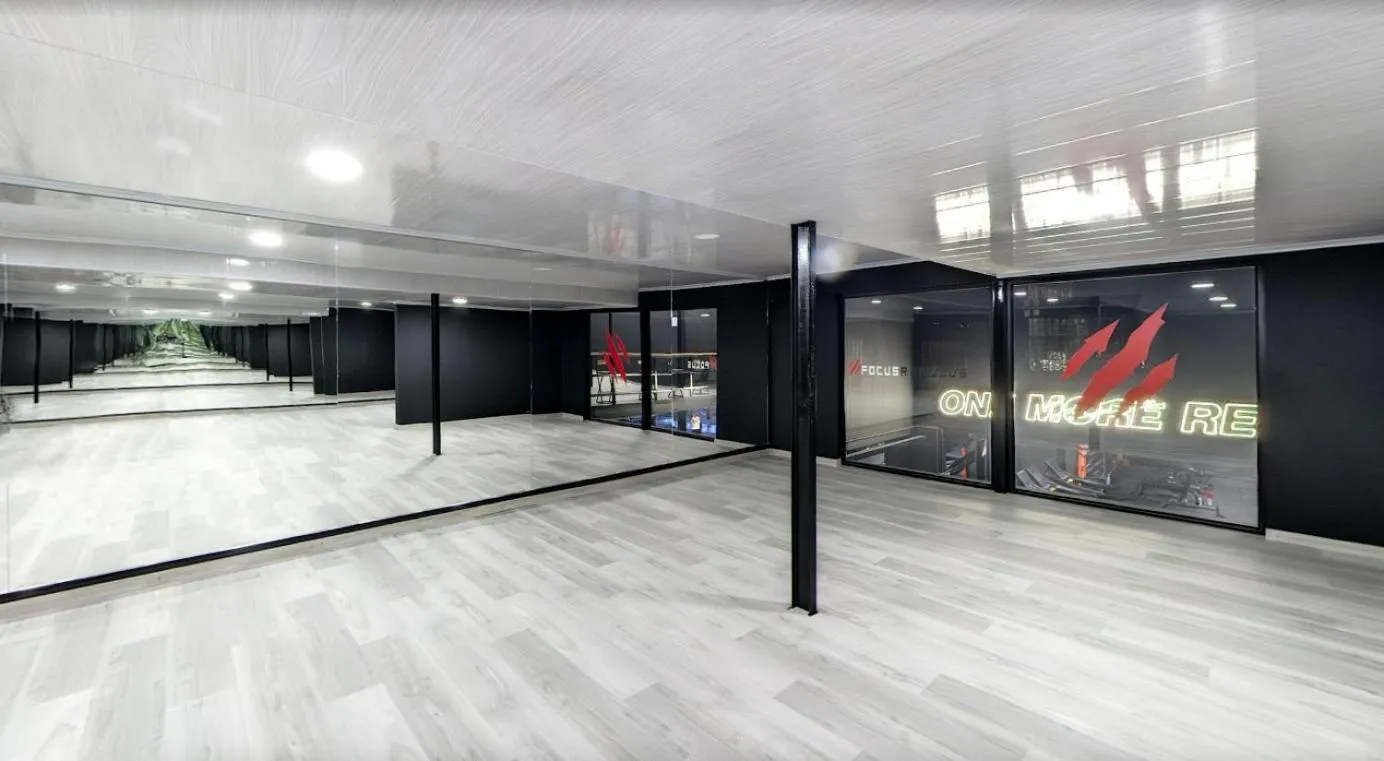 Fitness centre/facilities in Xliving Host and Rooms