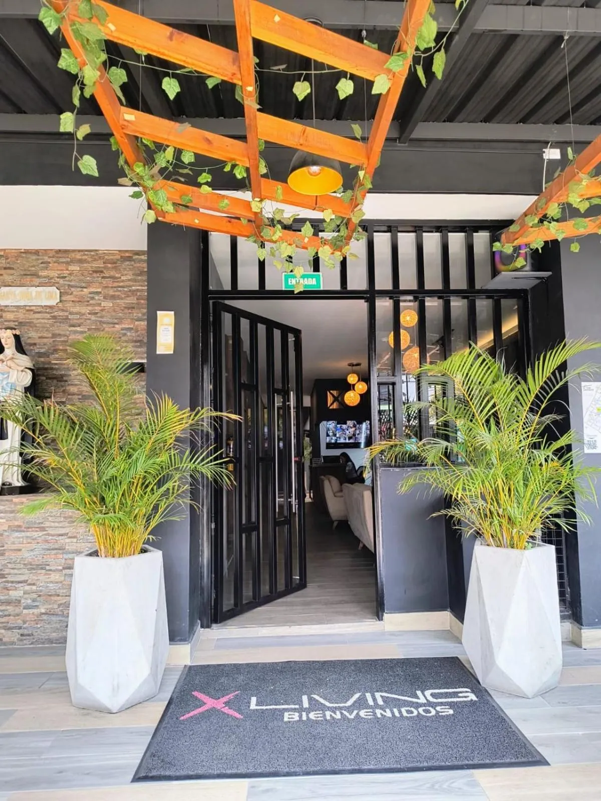 Xliving Host and Rooms