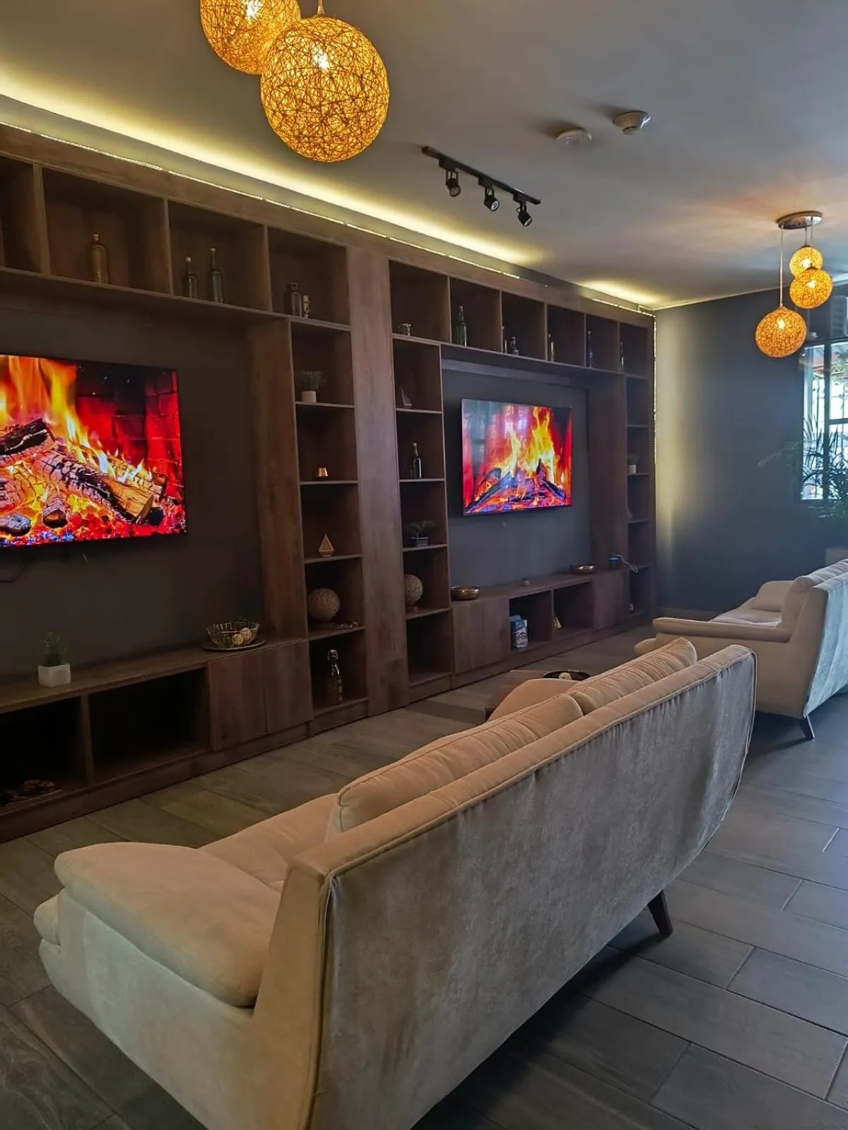 Xliving Host and Rooms