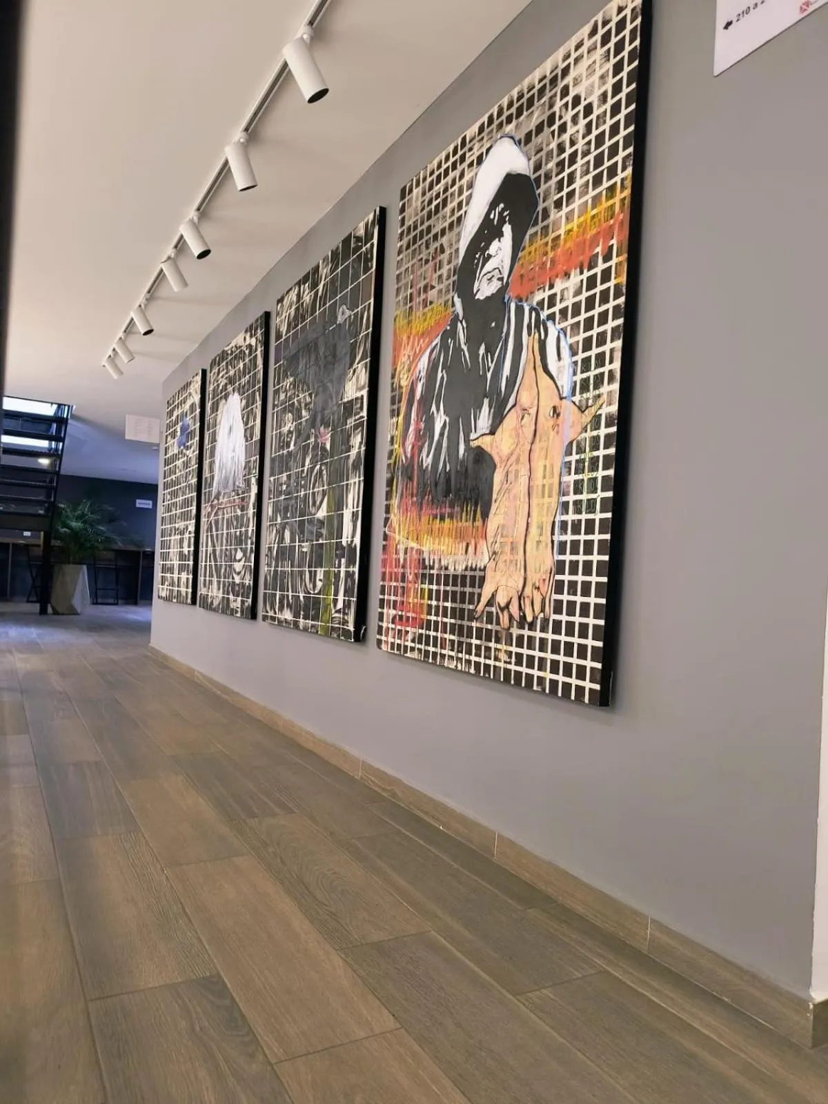 Xliving Host and Rooms