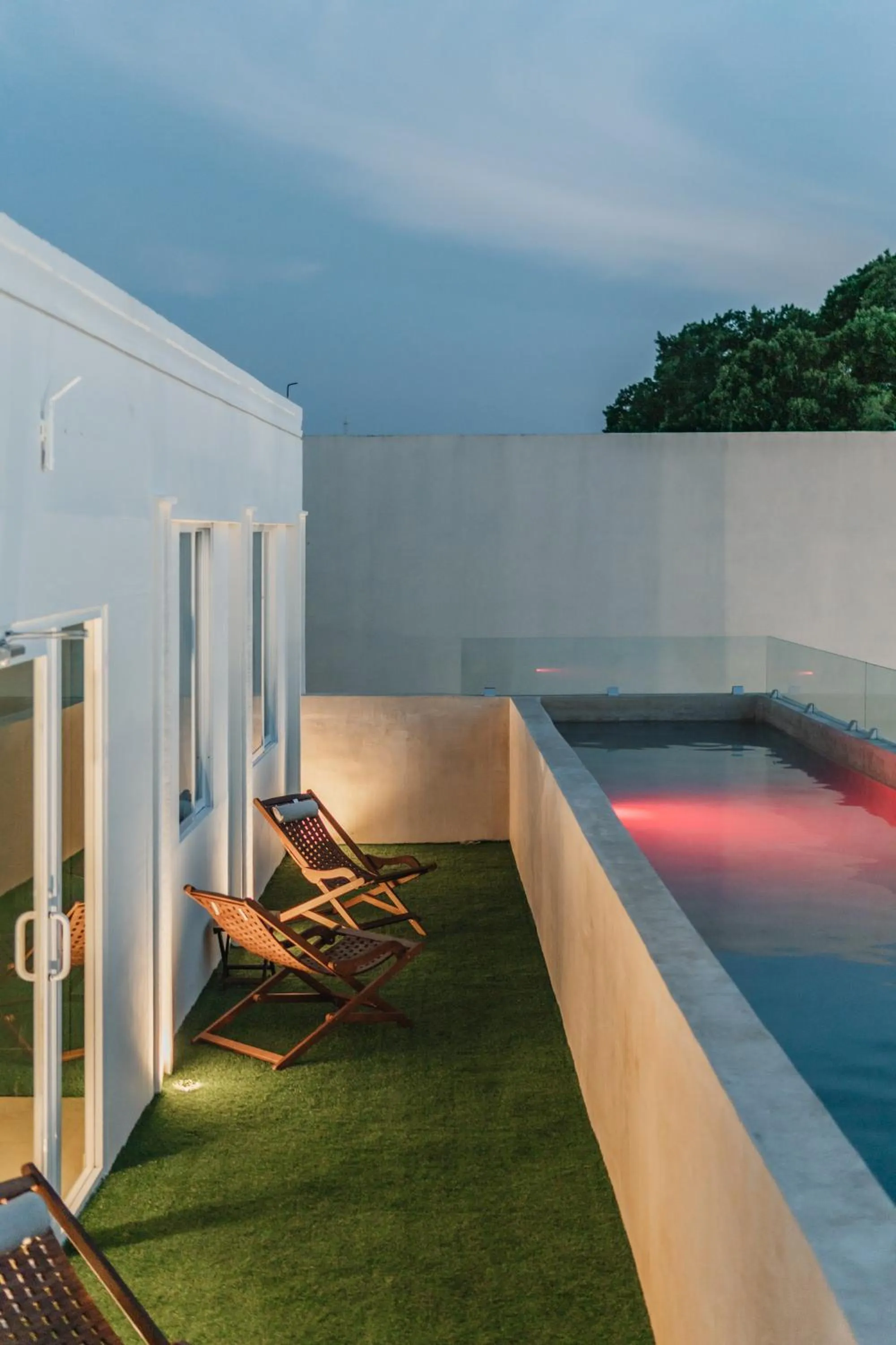 Swimming pool in Hotel Chariot