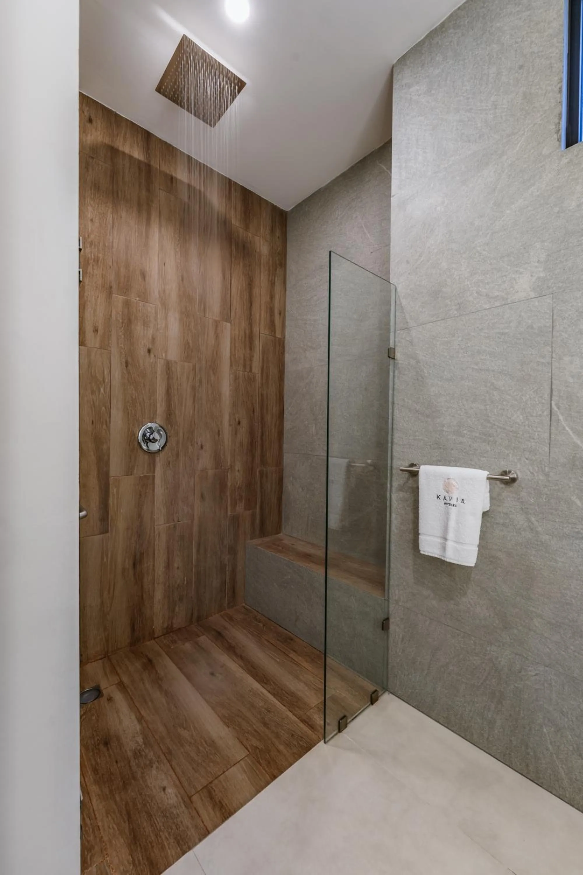 Shower in Hotel Chariot