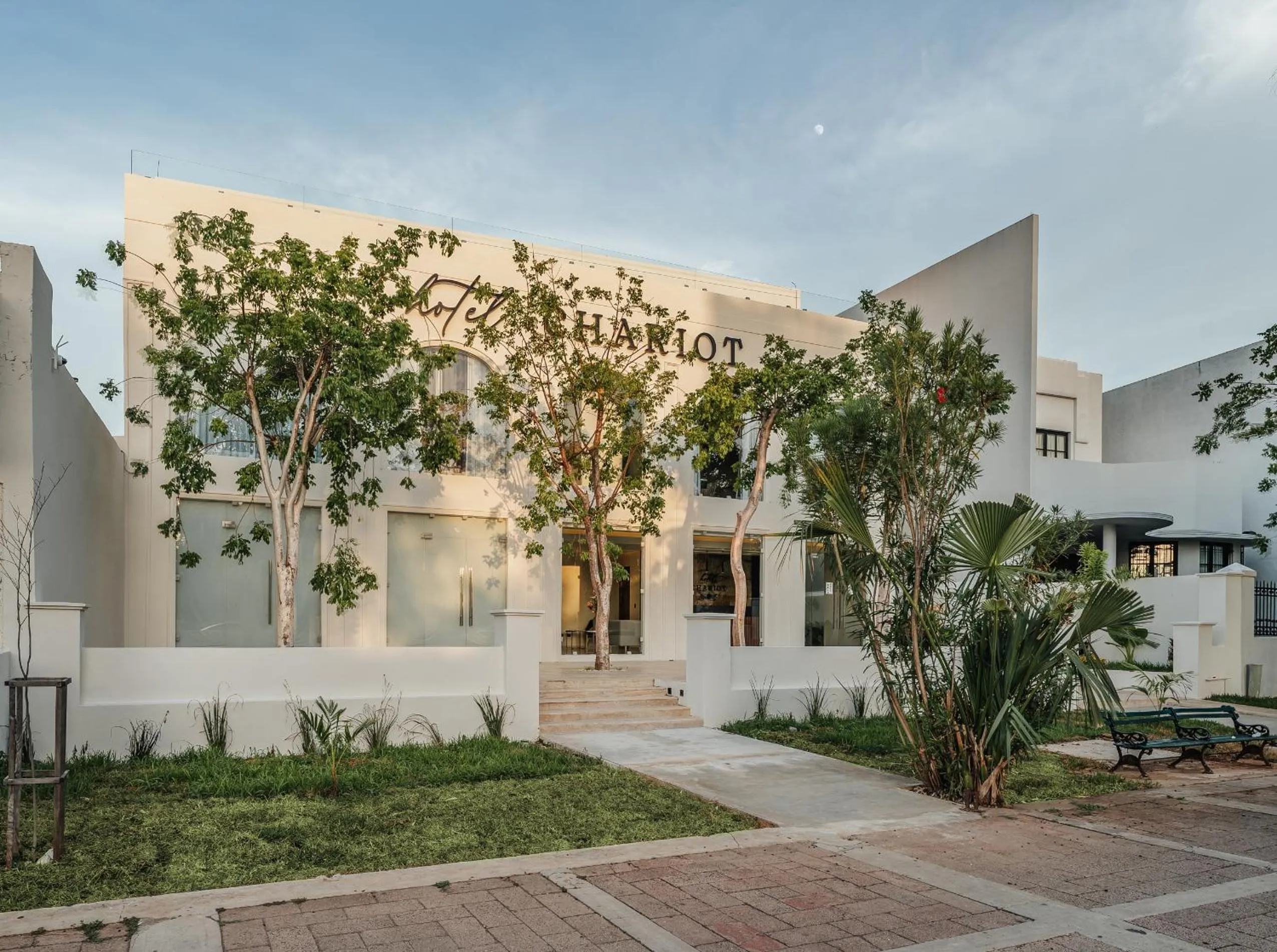 Facade/entrance in Hotel Chariot
