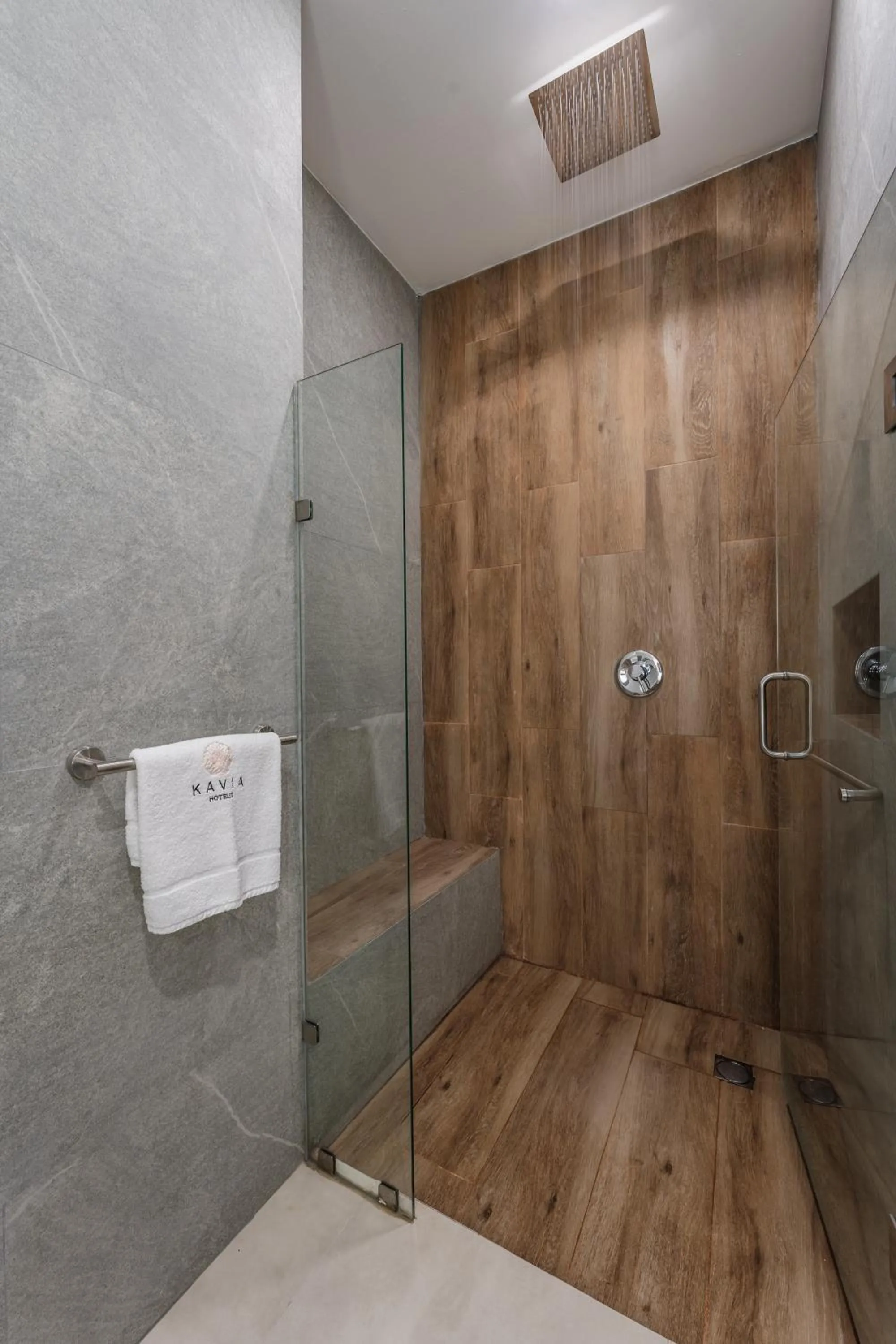 Shower in Hotel Chariot