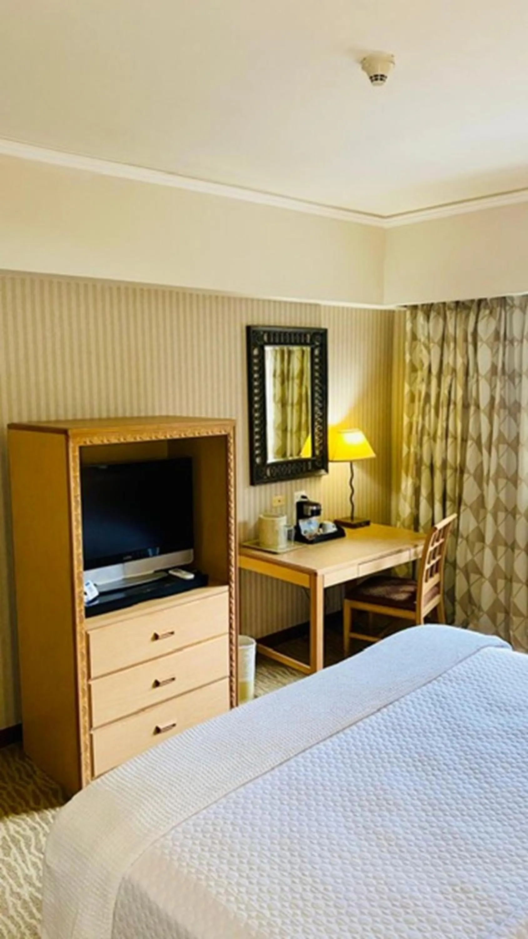 TV and multimedia, Bed in Intercity Tower Hotels