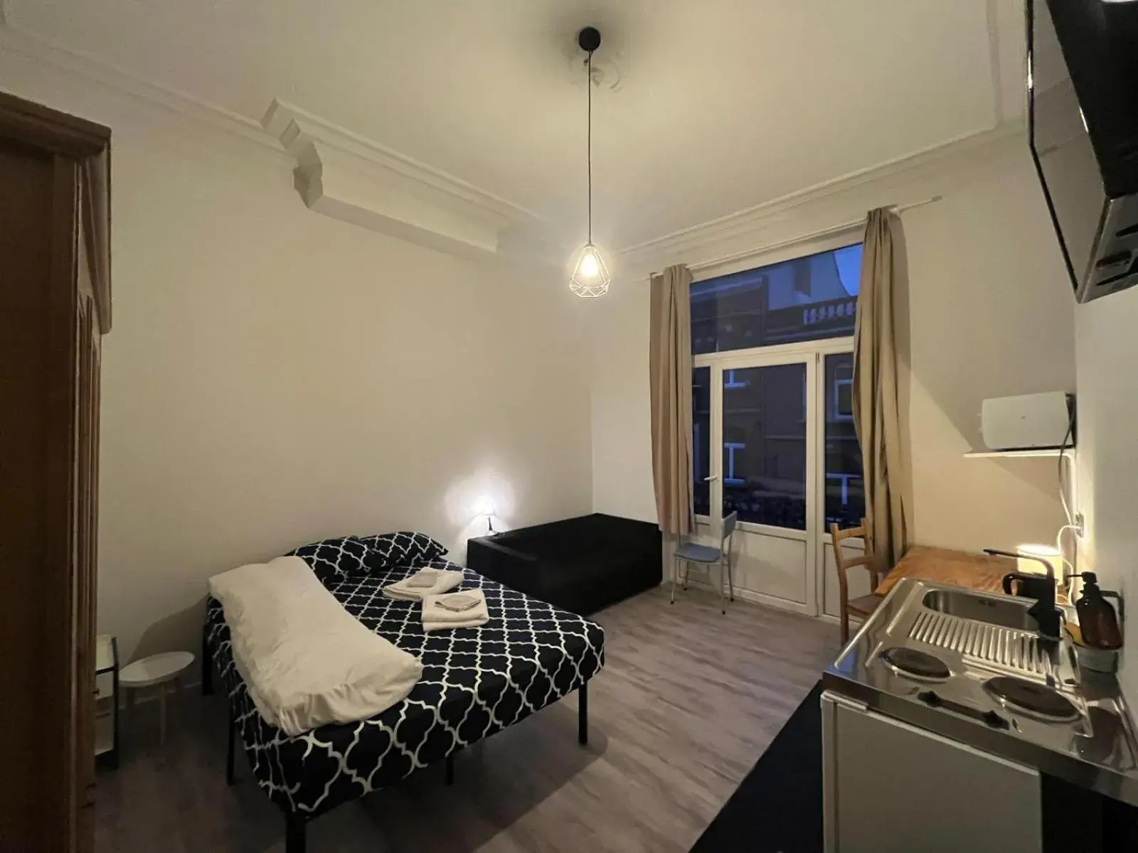 Standard Double or Twin Room in European District Hostel Standard Double or Twin Room in European District Hostel