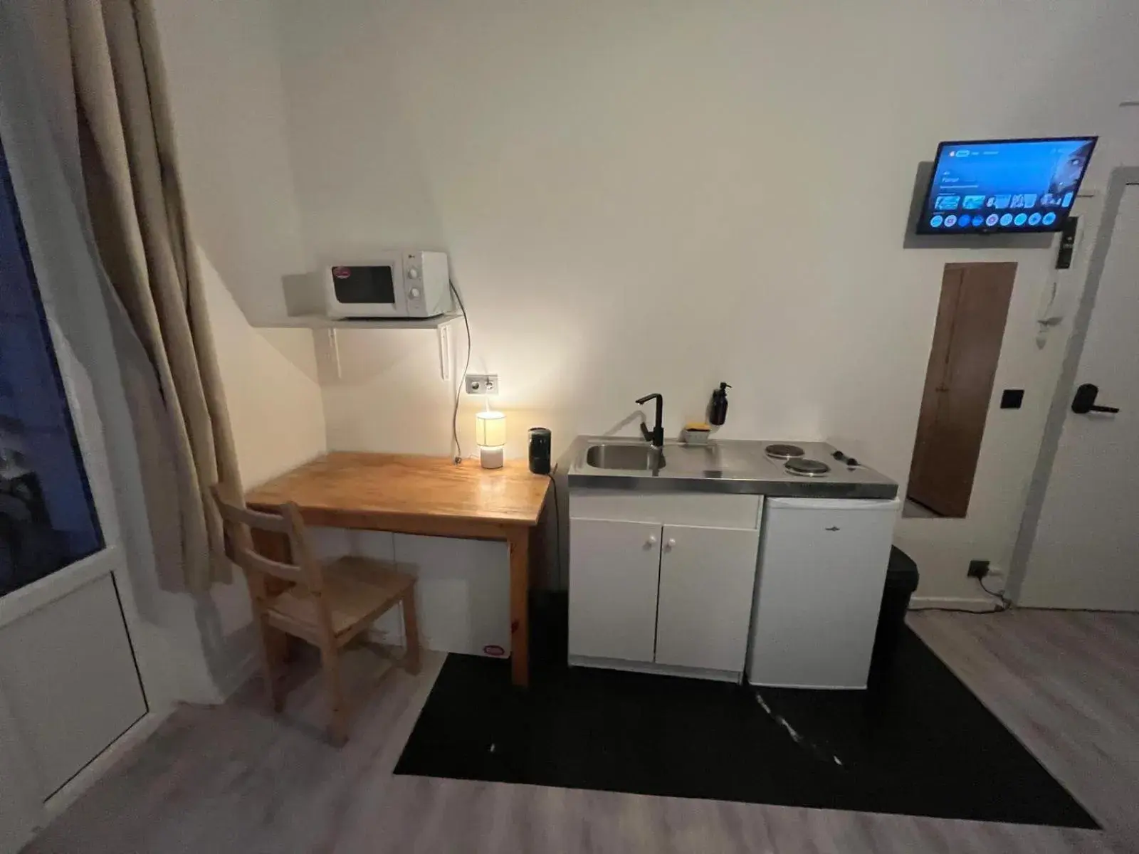 Standard Double or Twin Room - single occupancy in European District Hostel Standard Double or Twin Room - single occupancy in European District Hostel