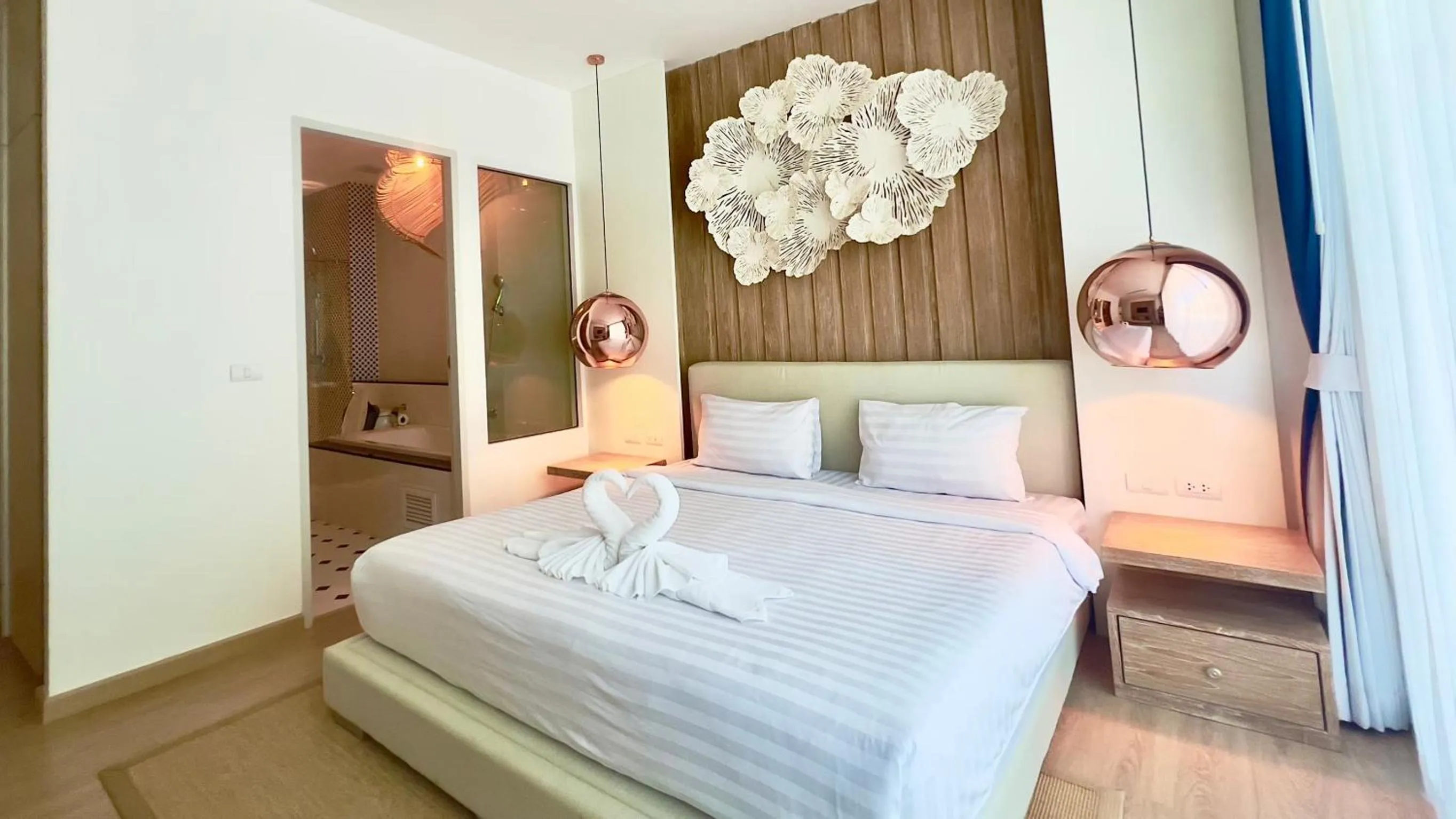 Bed in Grand Kamala Falls