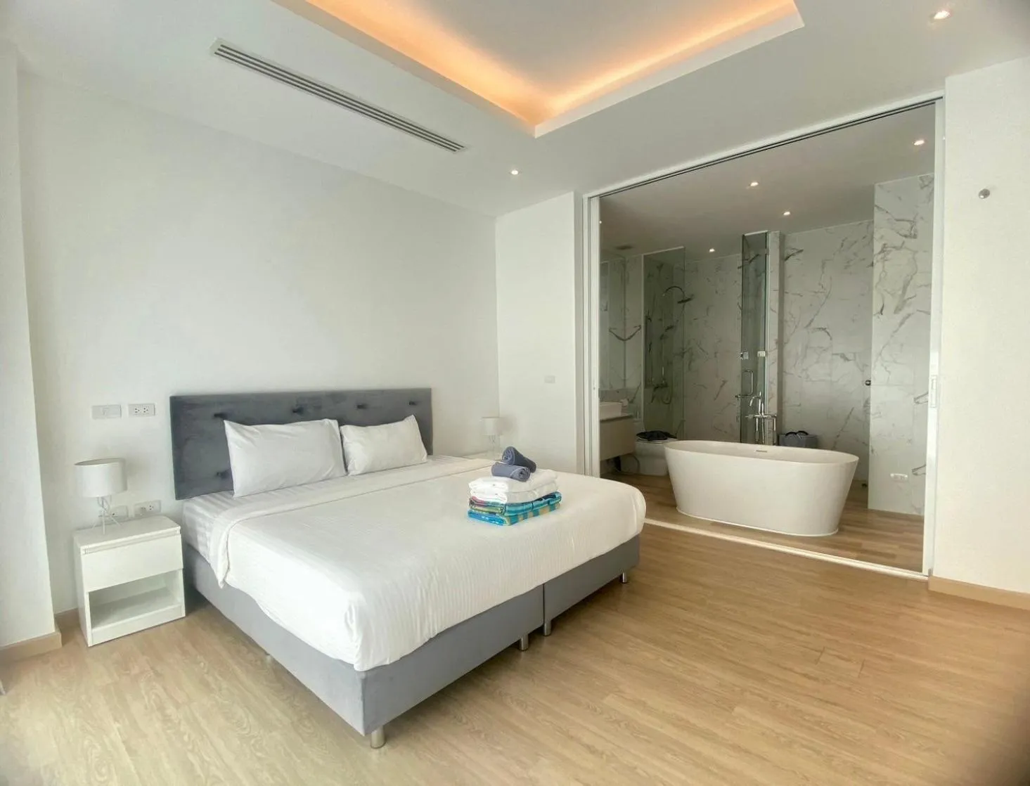 Bed in Grand Kamala Falls