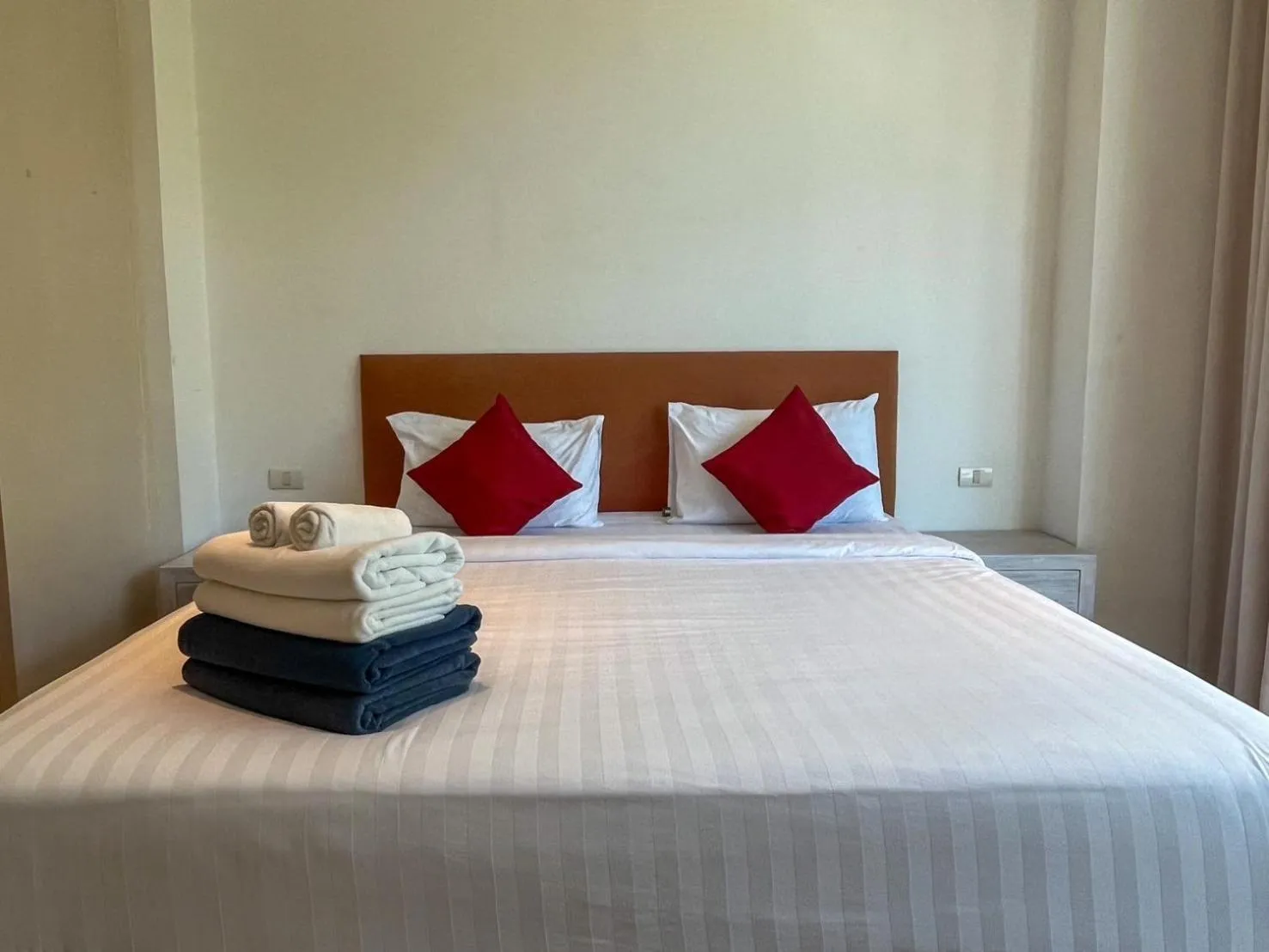 Bed in Grand Kamala Falls