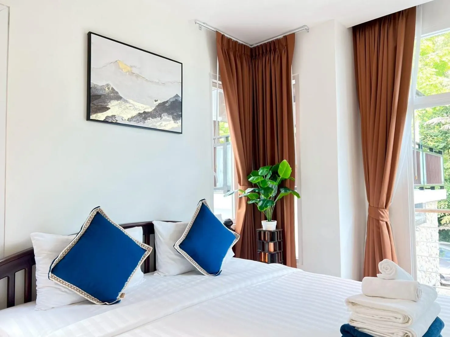 Bedroom, Bed in Grand Kamala Falls