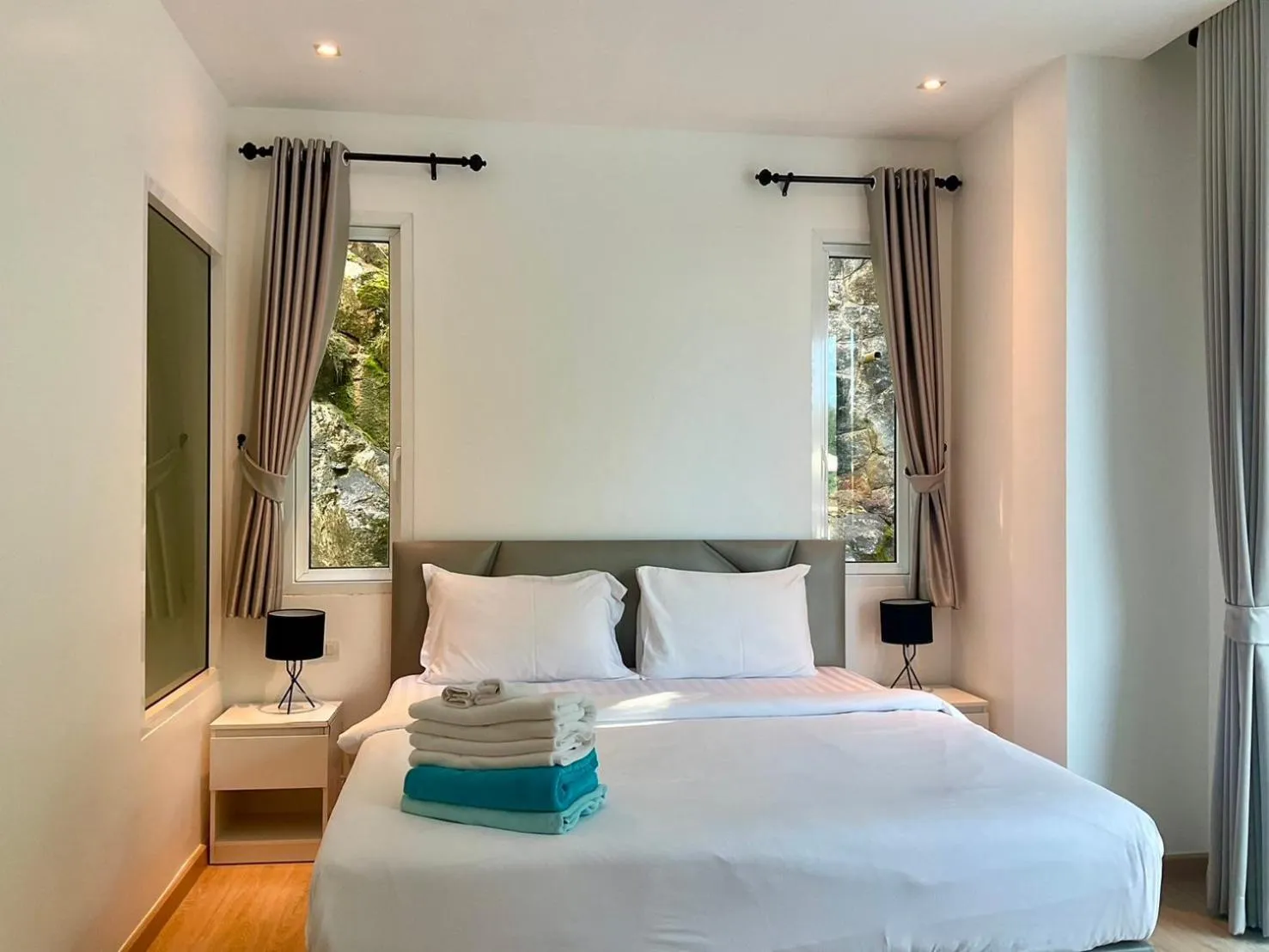 Bed in Grand Kamala Falls