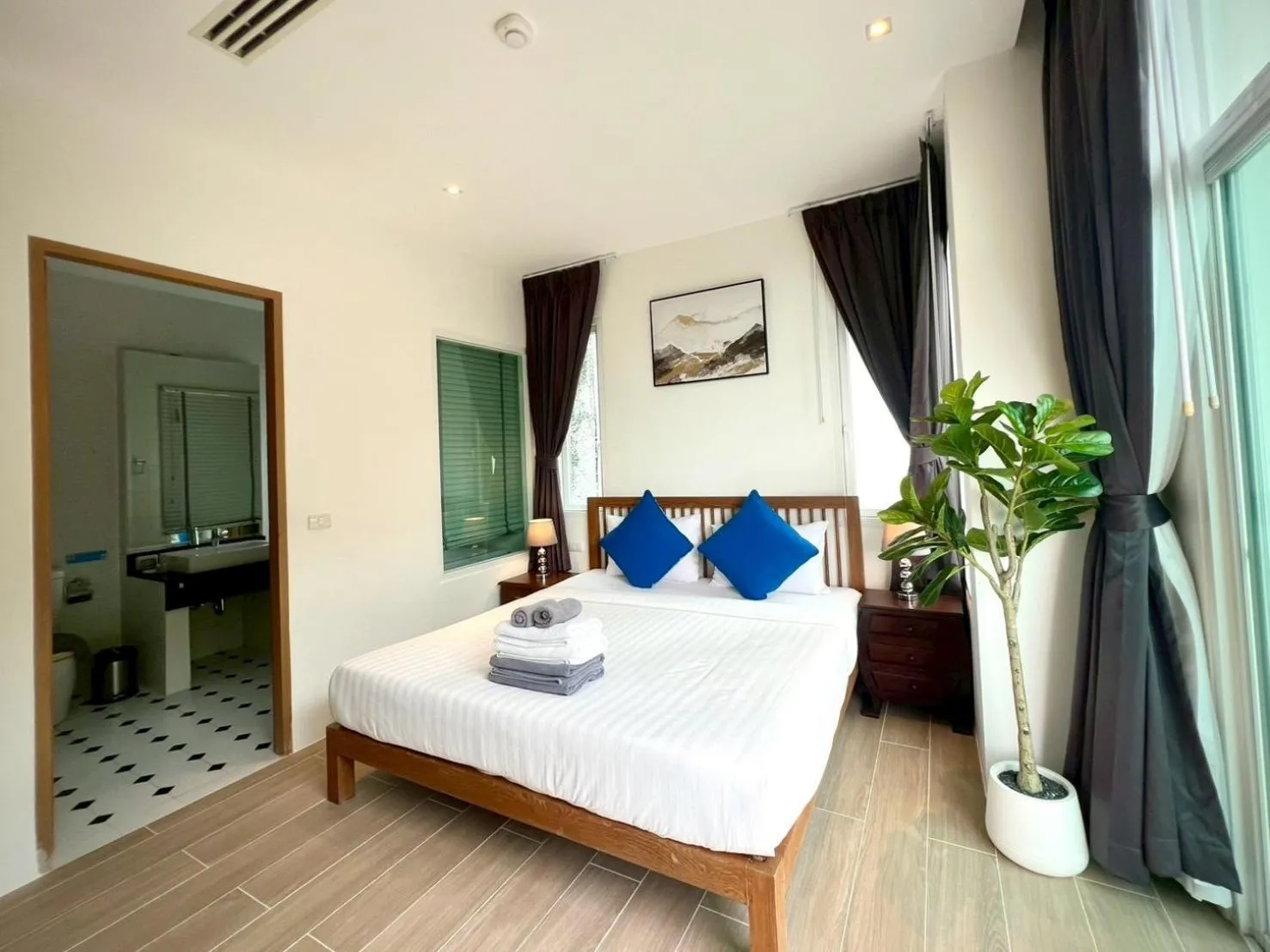 Bedroom, Bed in Grand Kamala Falls