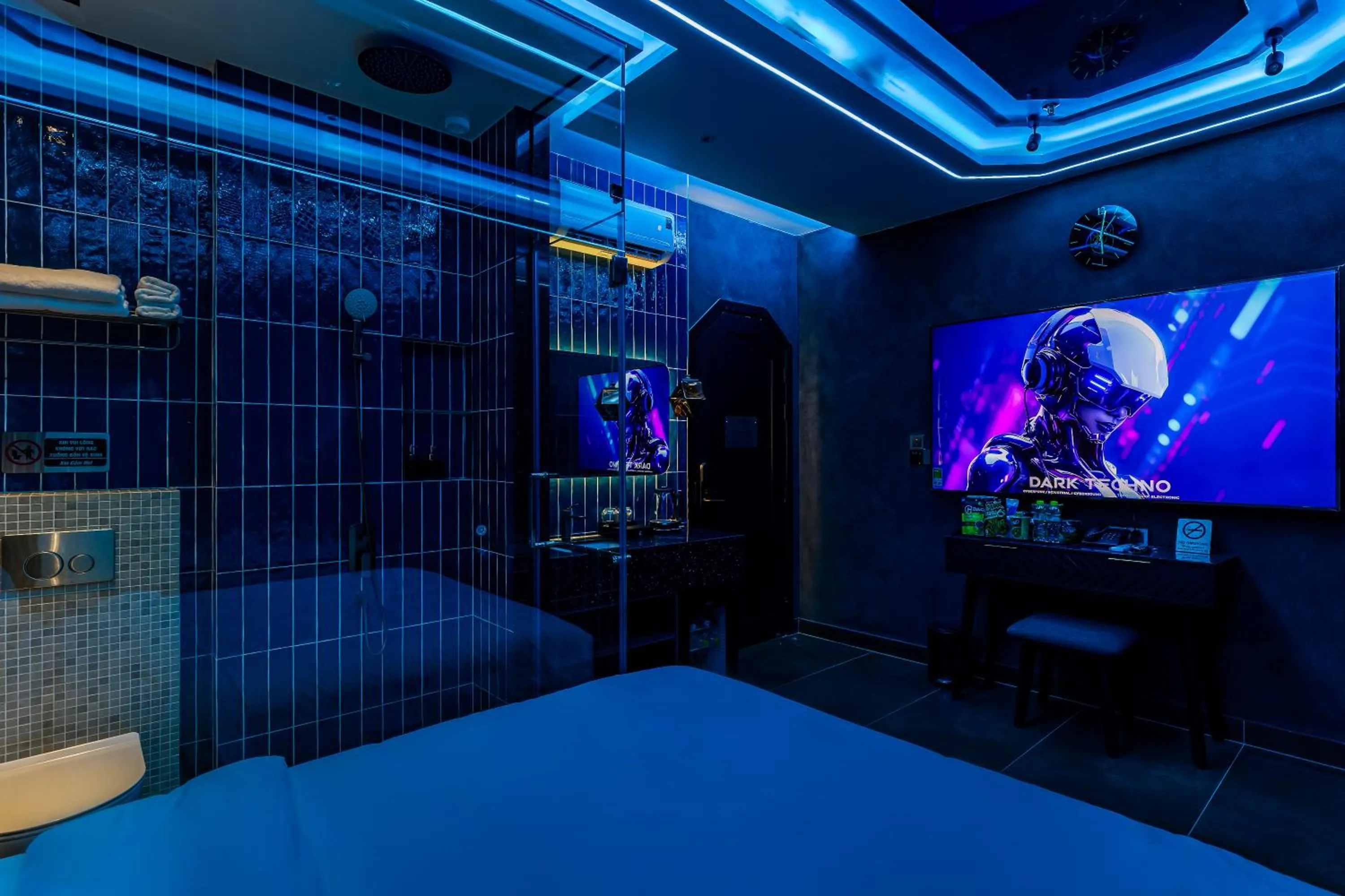 TV and multimedia, Bed in Pynt Hotel 2