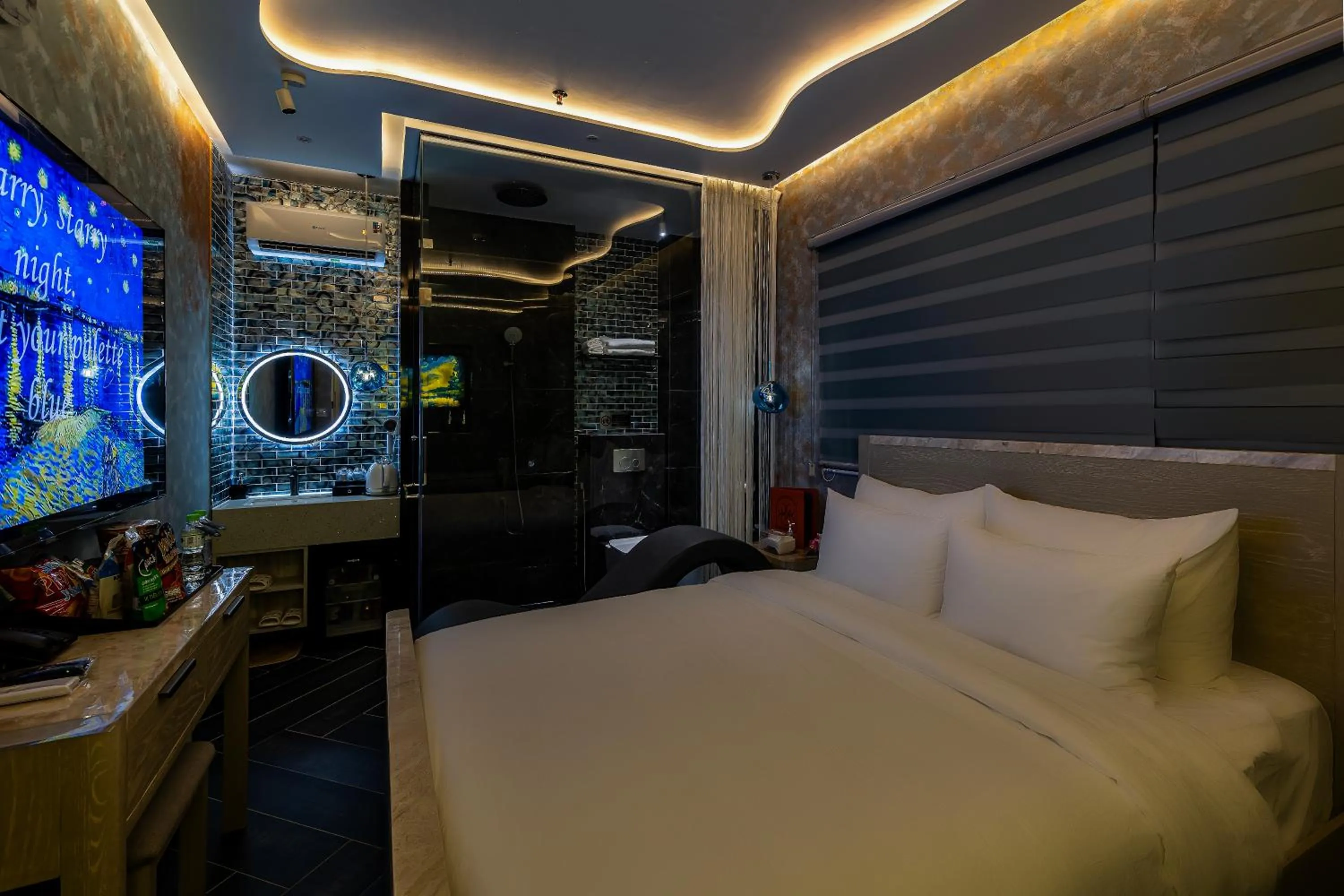 TV and multimedia, Bed in Pynt Hotel 2