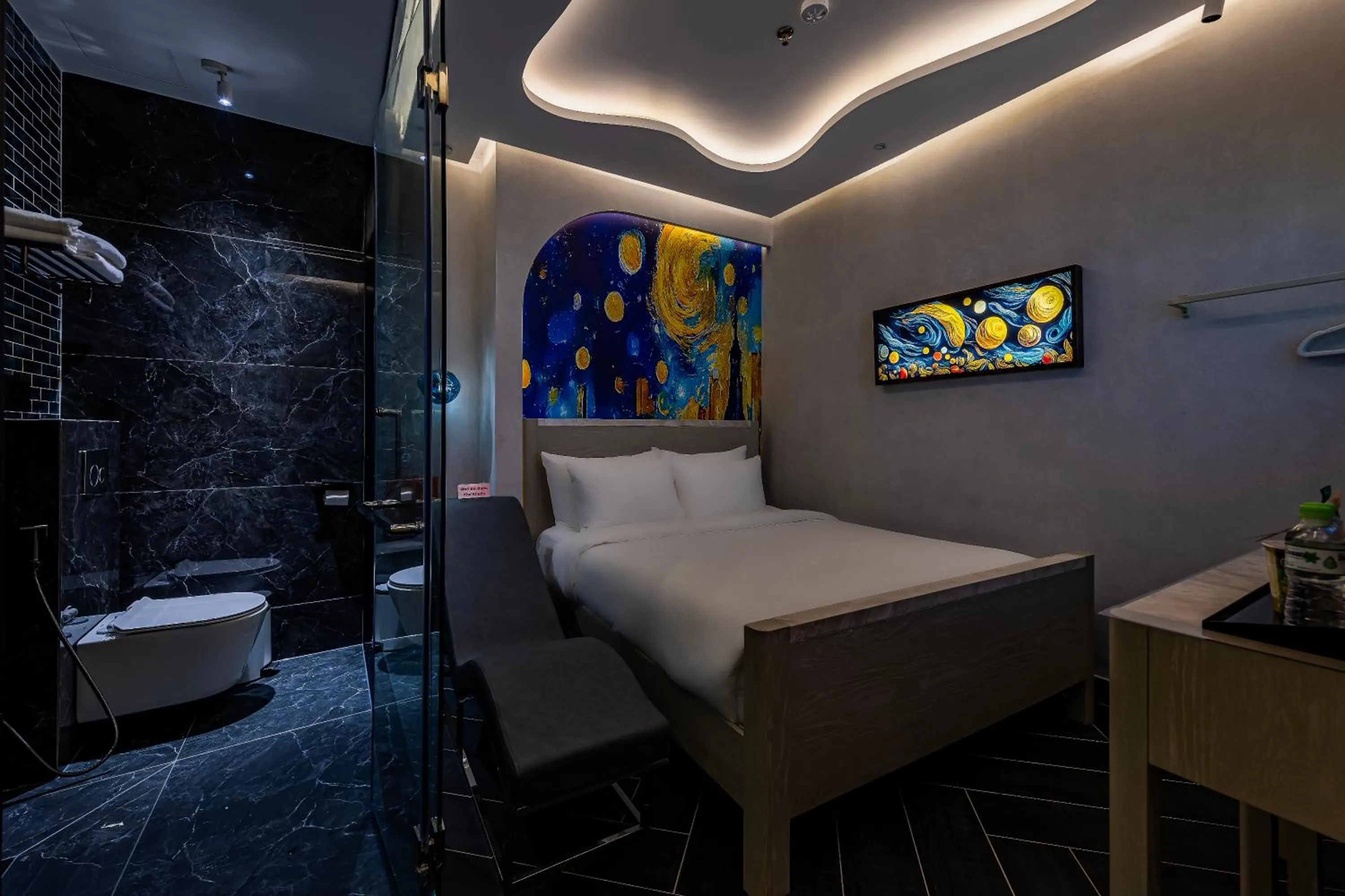 Shower, Bed in Pynt Hotel 2