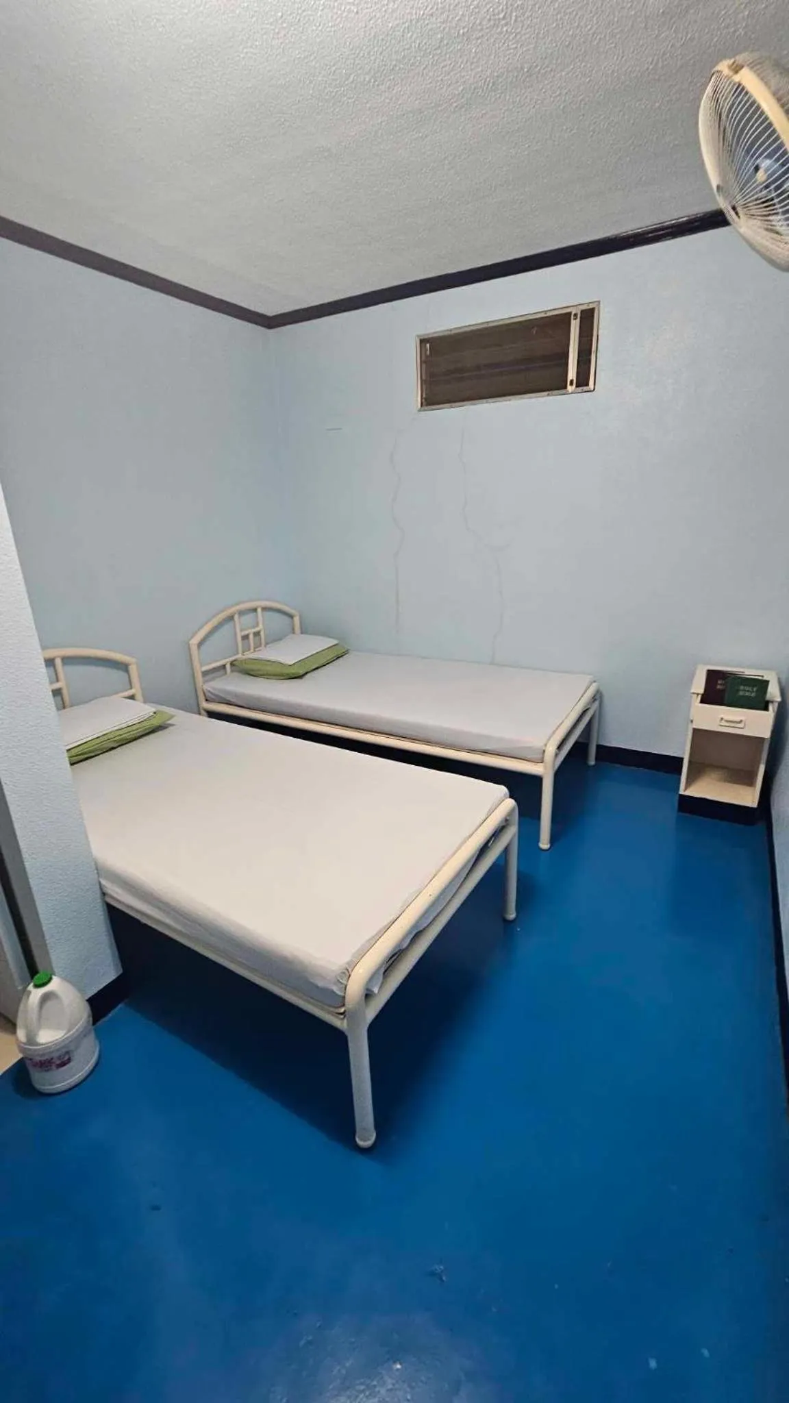 Bedroom, Bed in Green Mellow Court