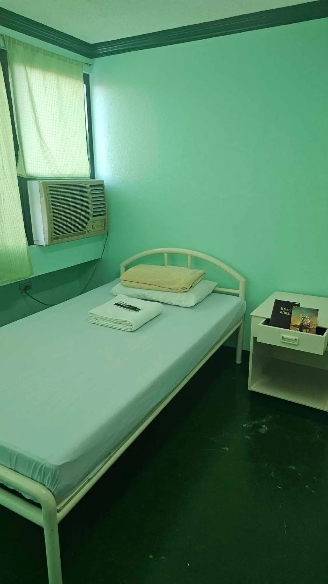 Bed in Green Mellow Court