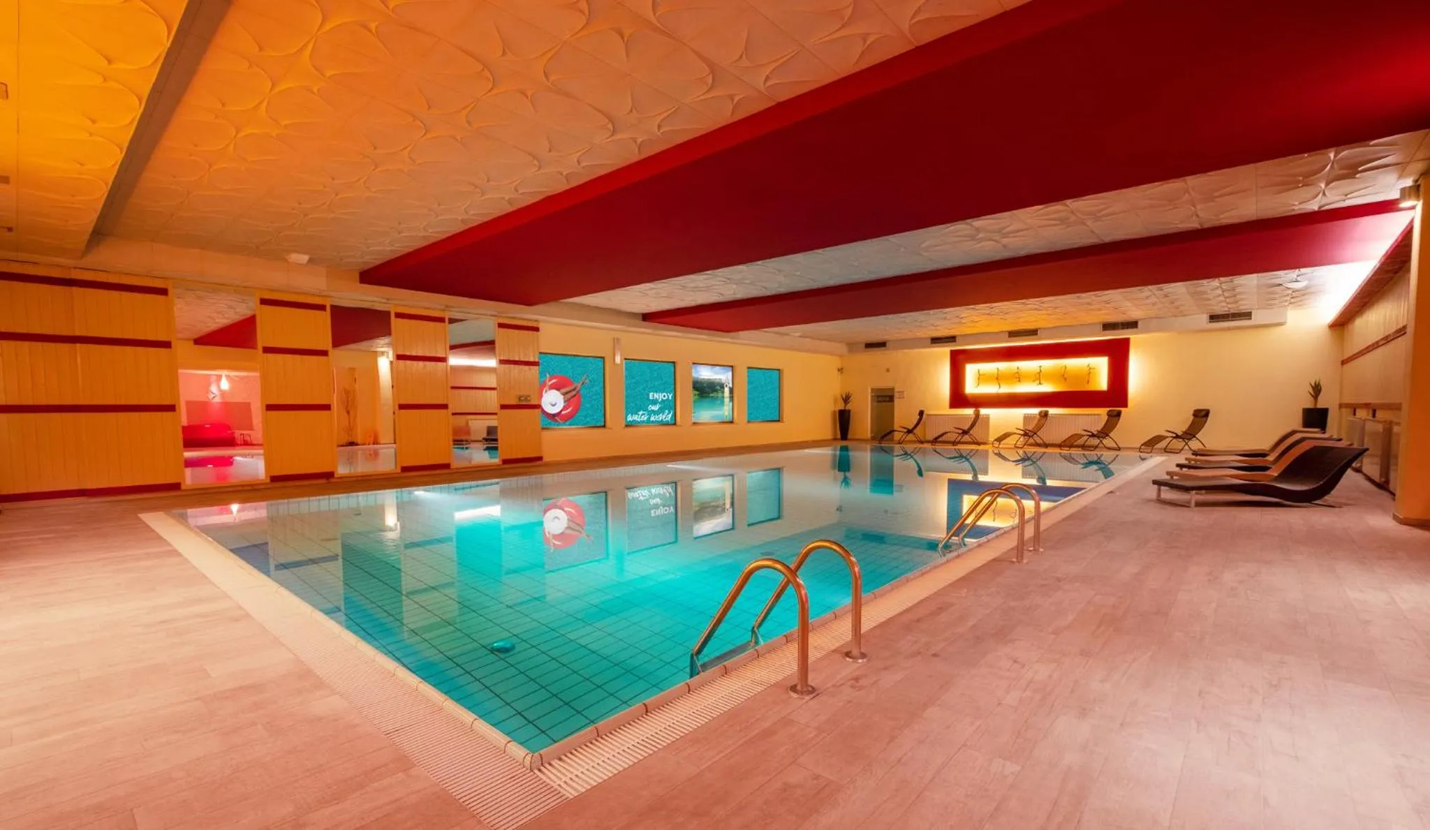 SCHLOSSHOF SÜDTIROL - Hotel & Camping Resort