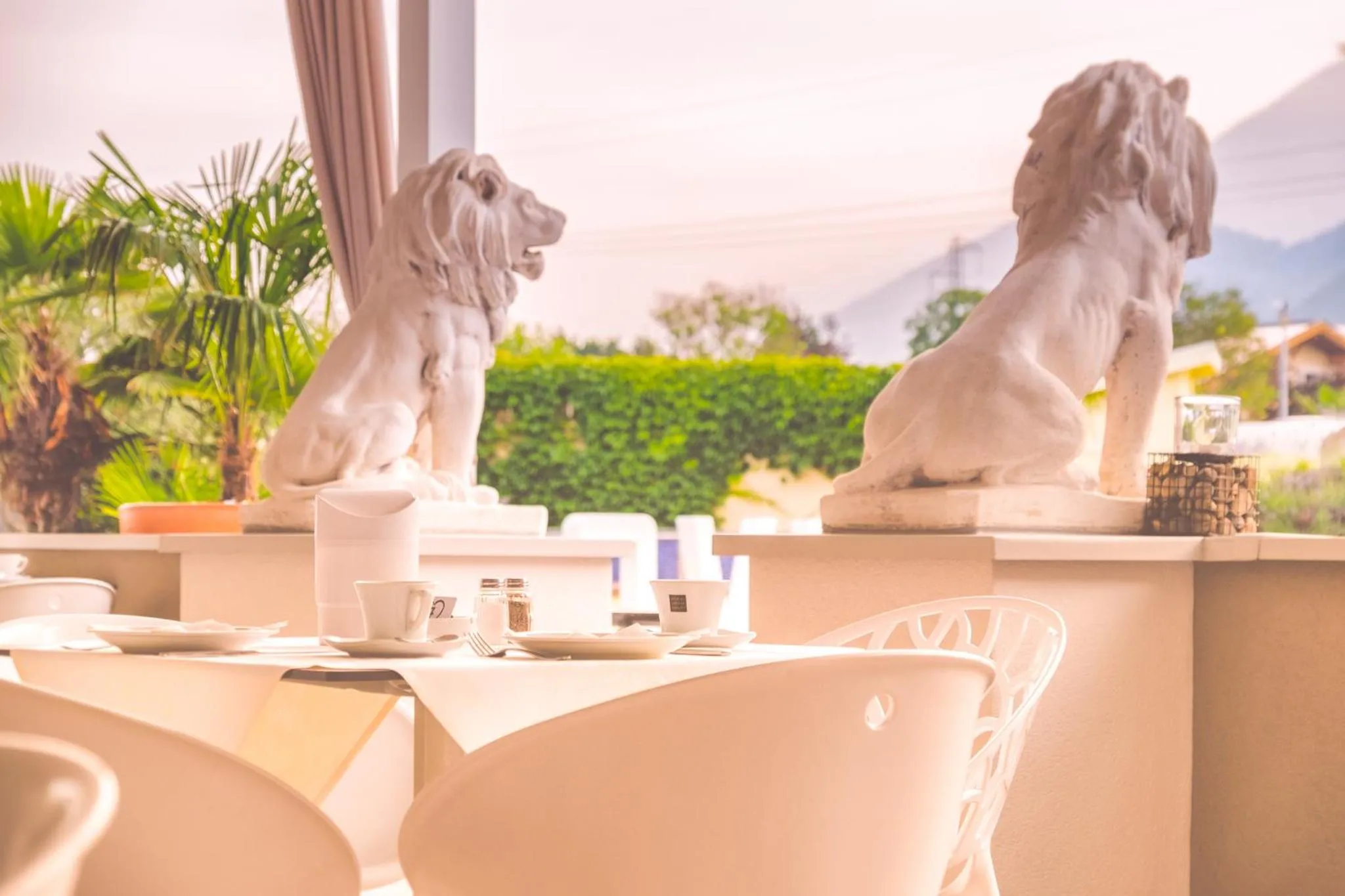 SCHLOSSHOF SÜDTIROL - Hotel & Camping Resort