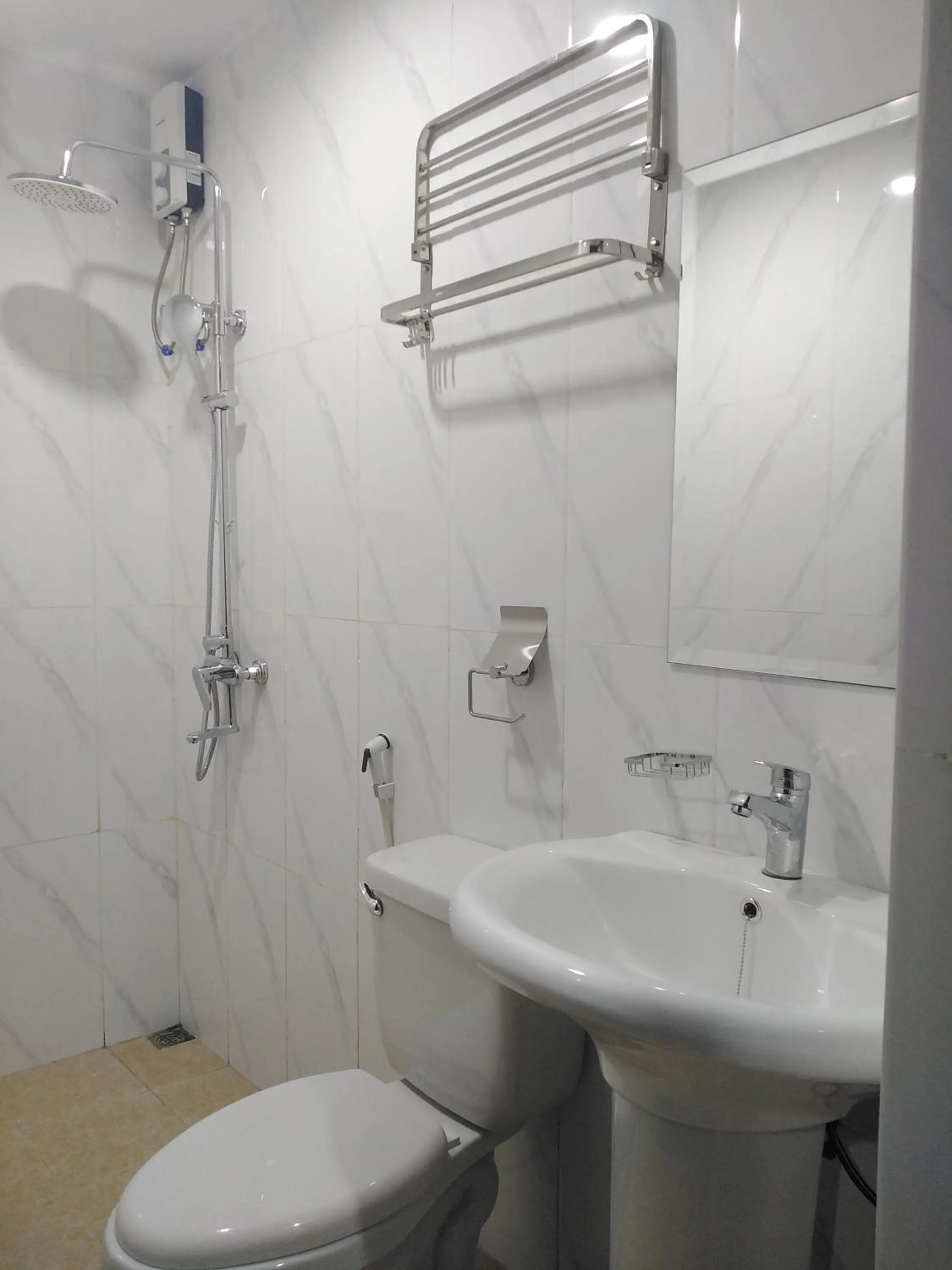 Toilet in Asia Jem Hotel - BAYAWAN