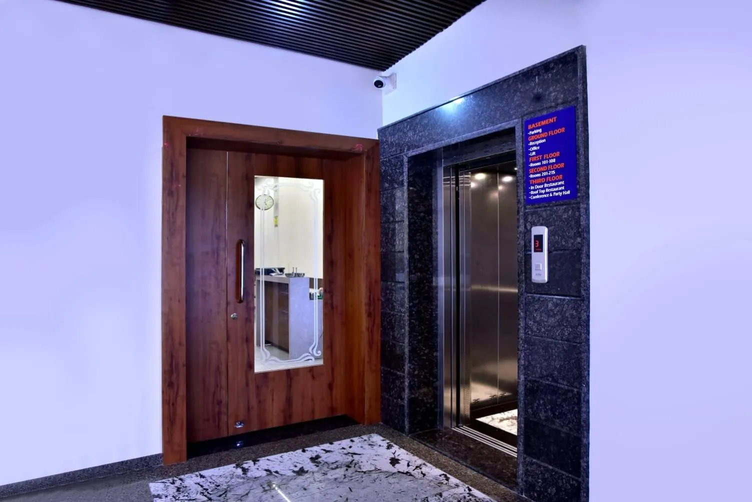 elevator in Hotel Wing Orbit