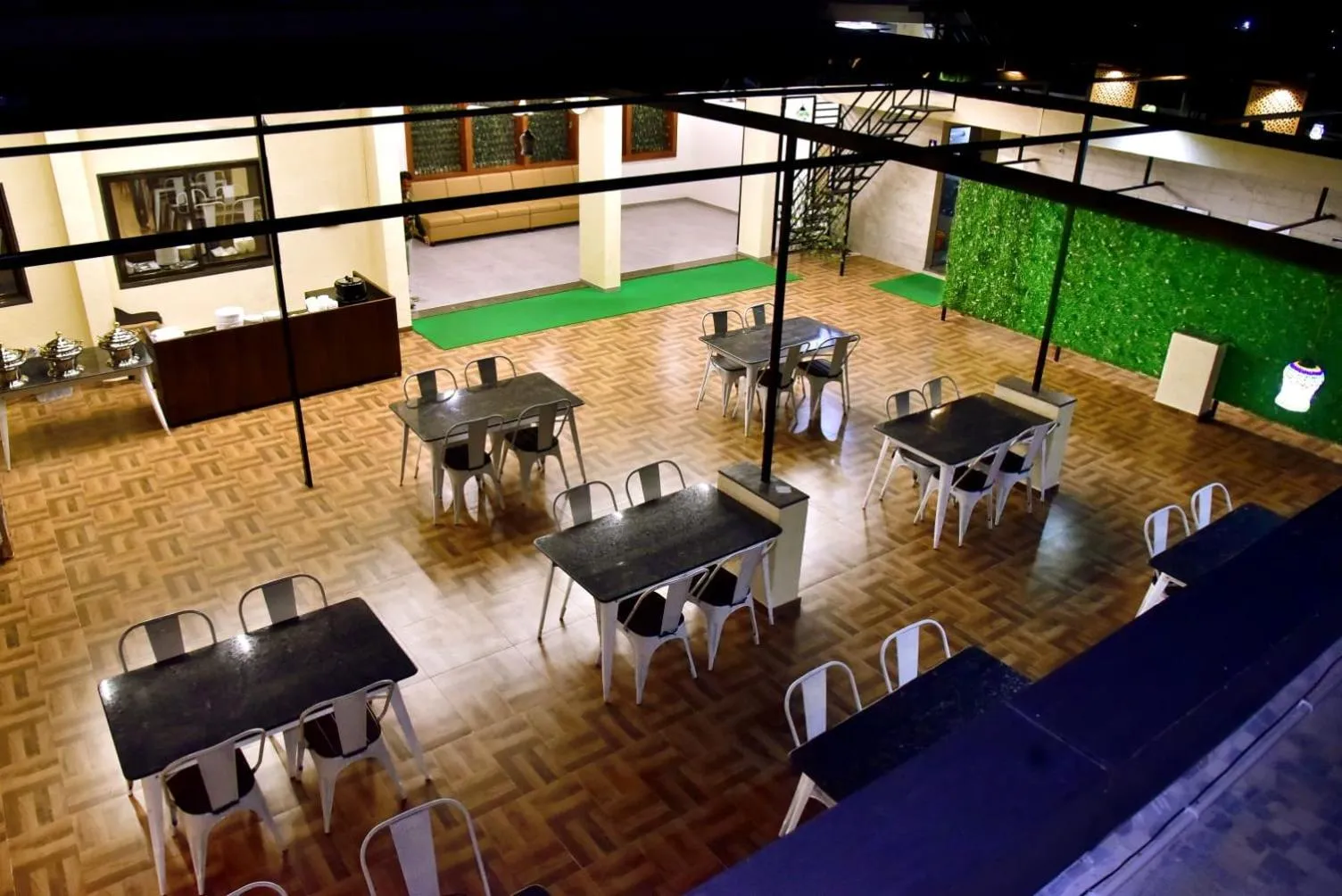 Restaurant/places to eat in Hotel Wing Orbit