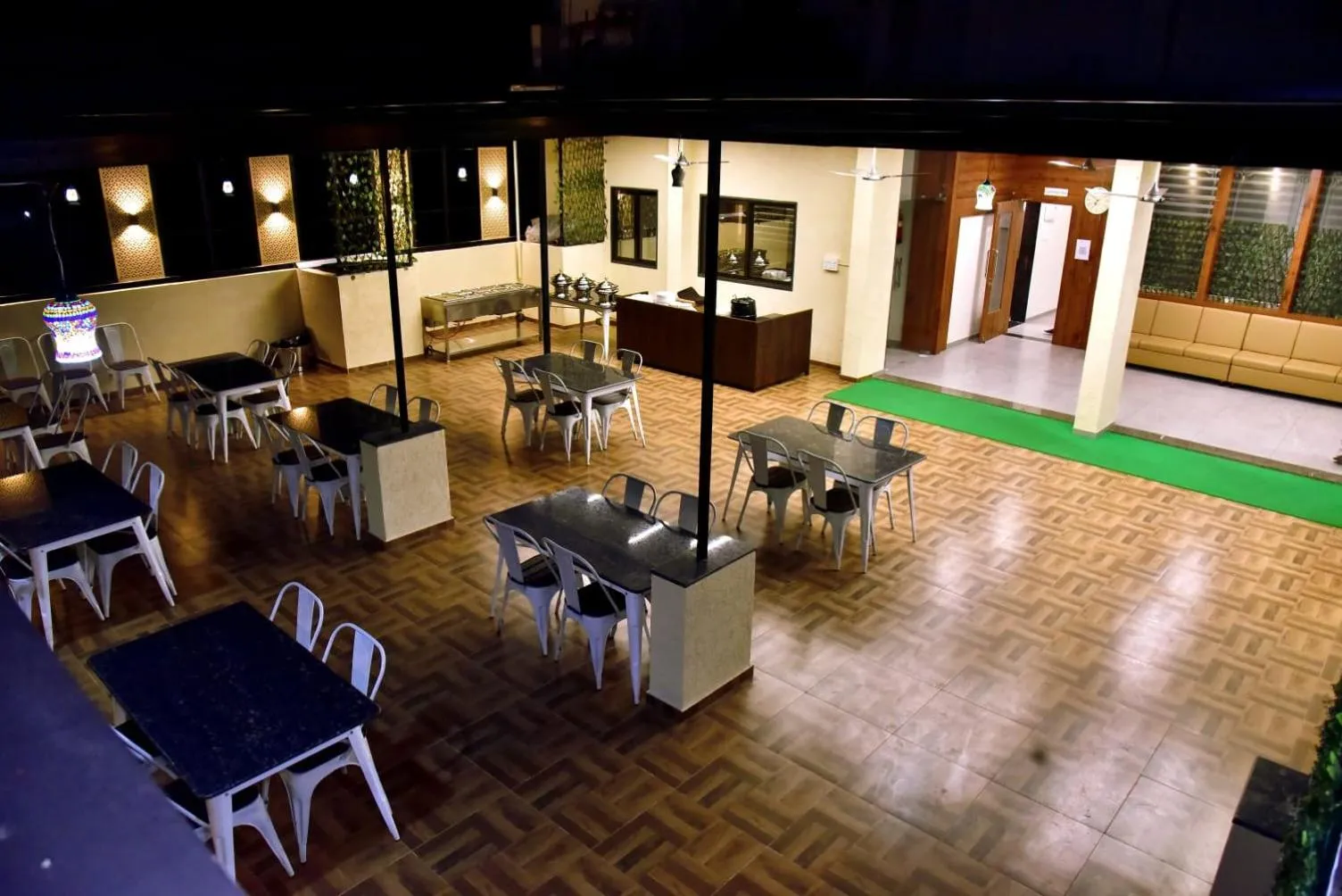 Restaurant/places to eat in Hotel Wing Orbit