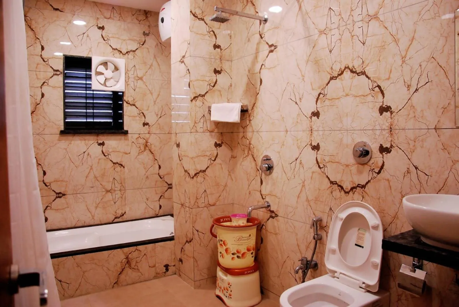 Shower in Hotel Wing Orbit